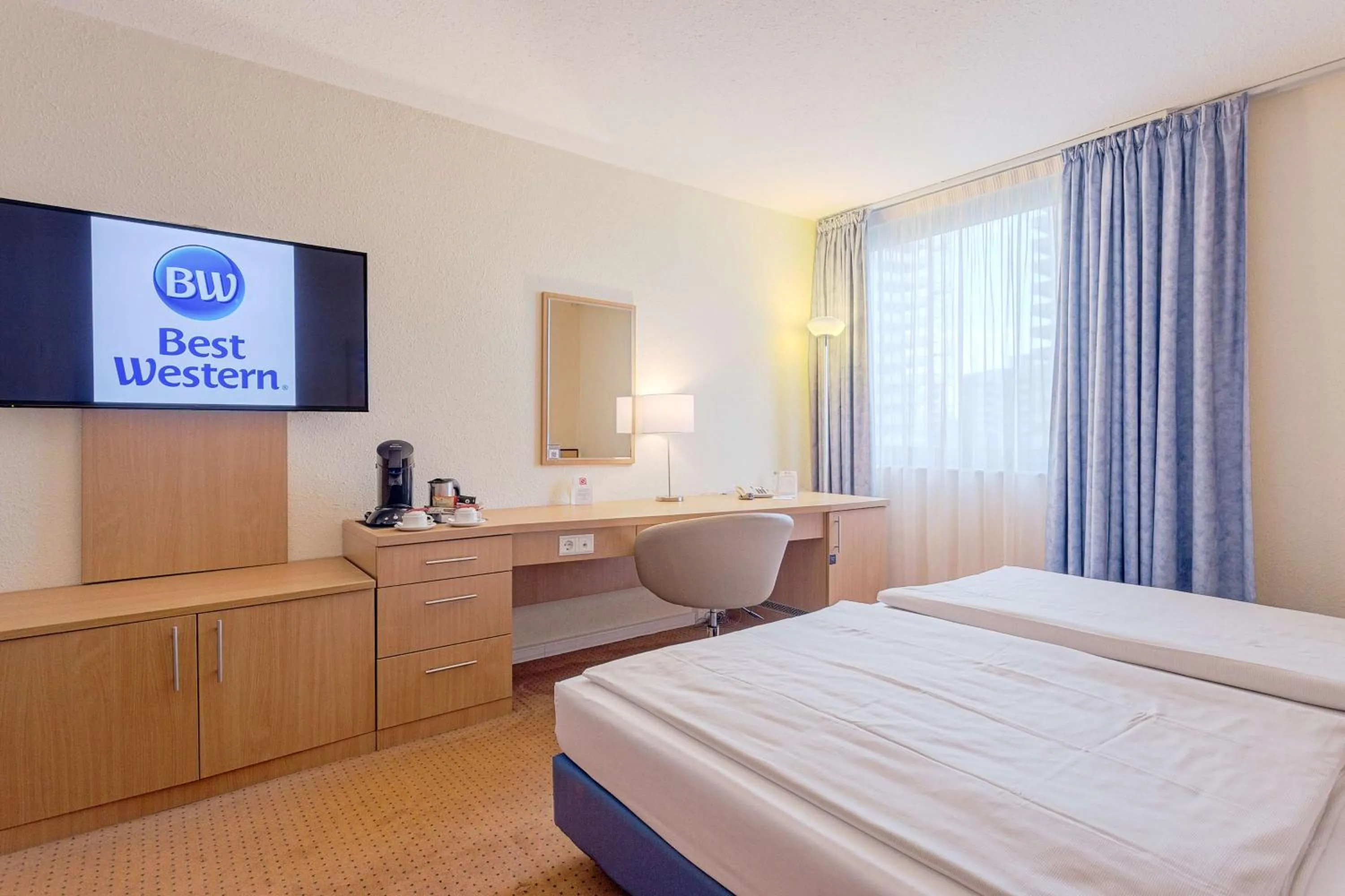 Bedroom, Bed in Best Western Macrander Hotel Frankfurt/Kaiserlei