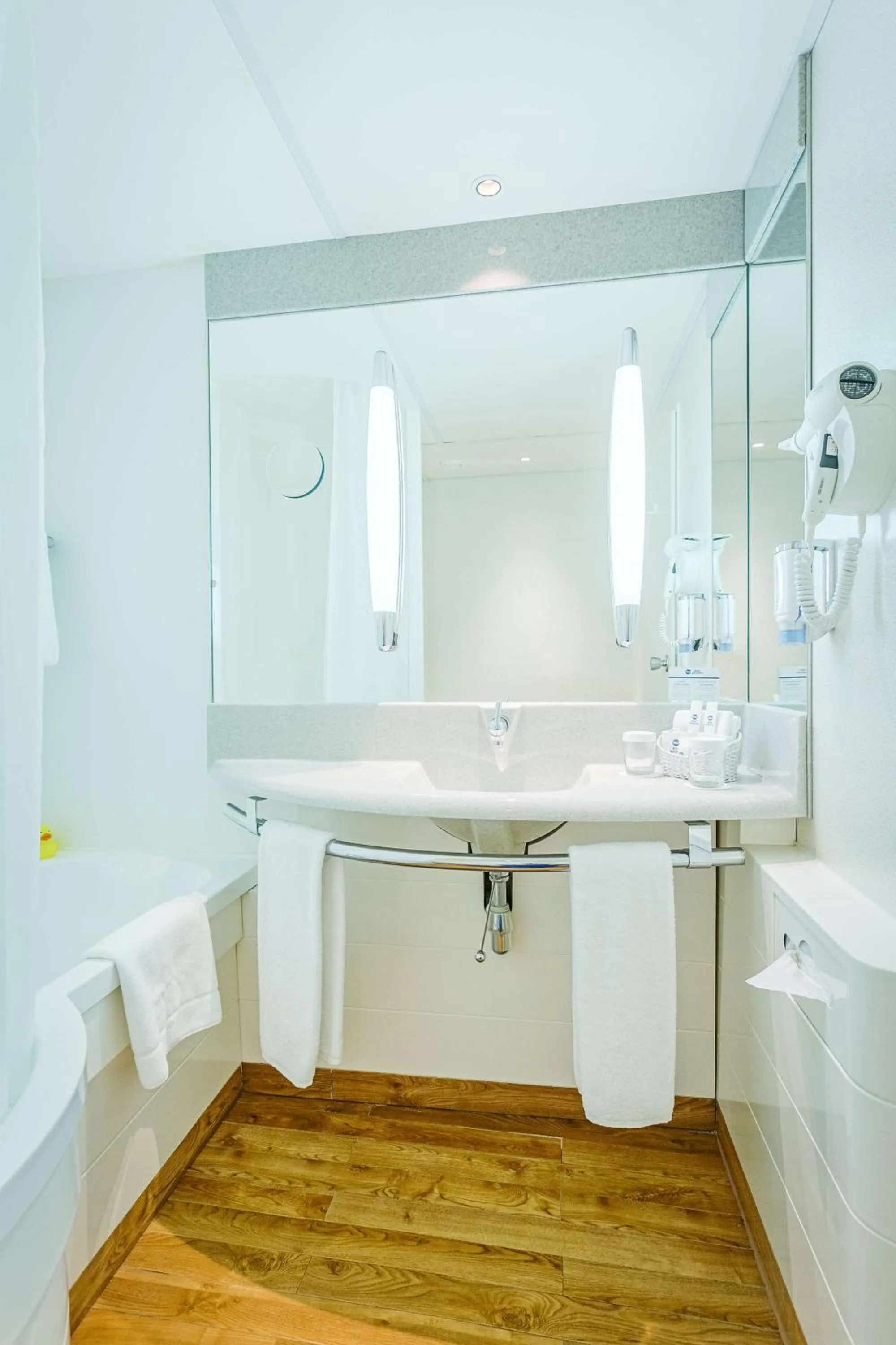 Bathroom in Best Western Macrander Hotel Frankfurt/Kaiserlei