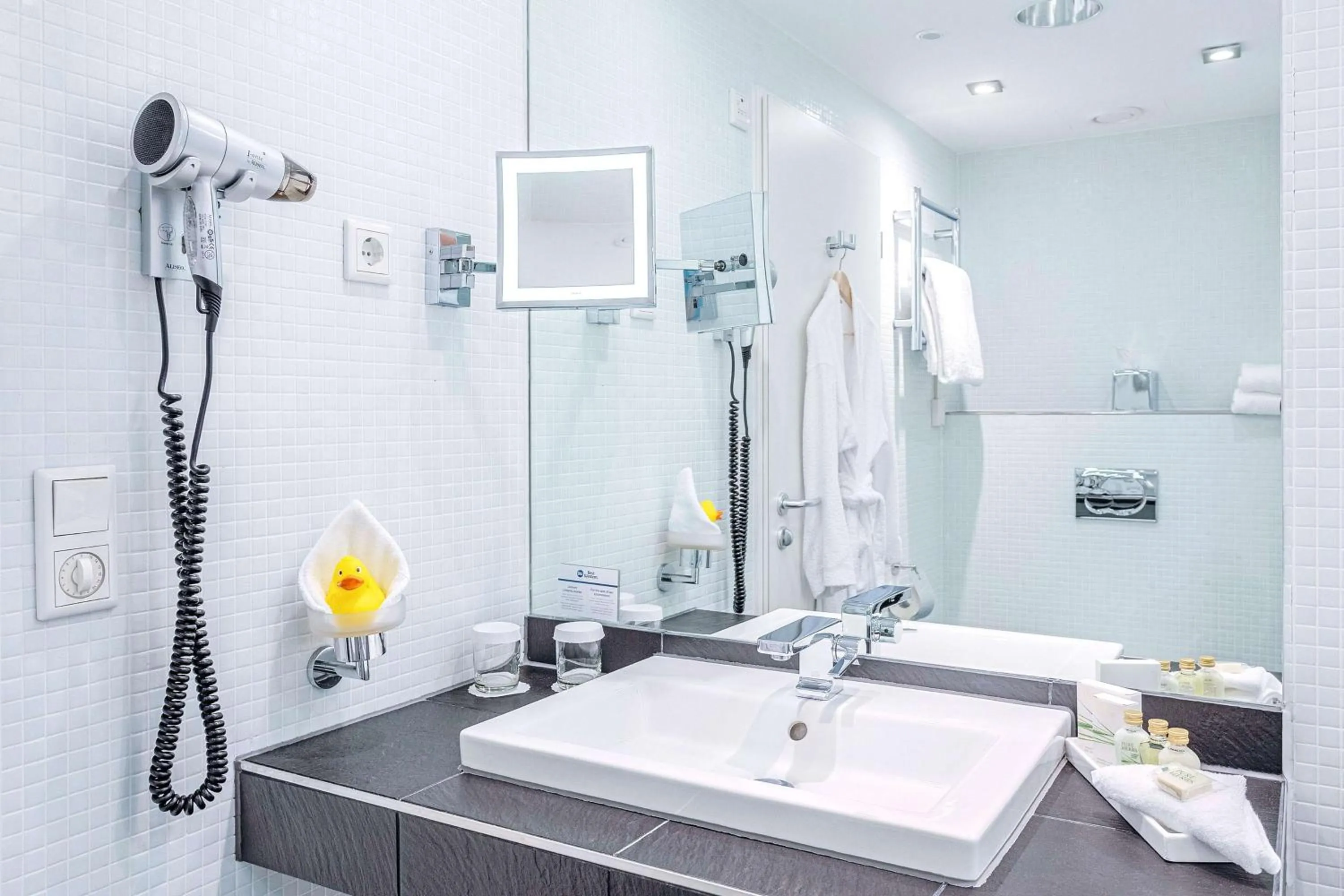 Bathroom in Best Western Macrander Hotel Frankfurt/Kaiserlei