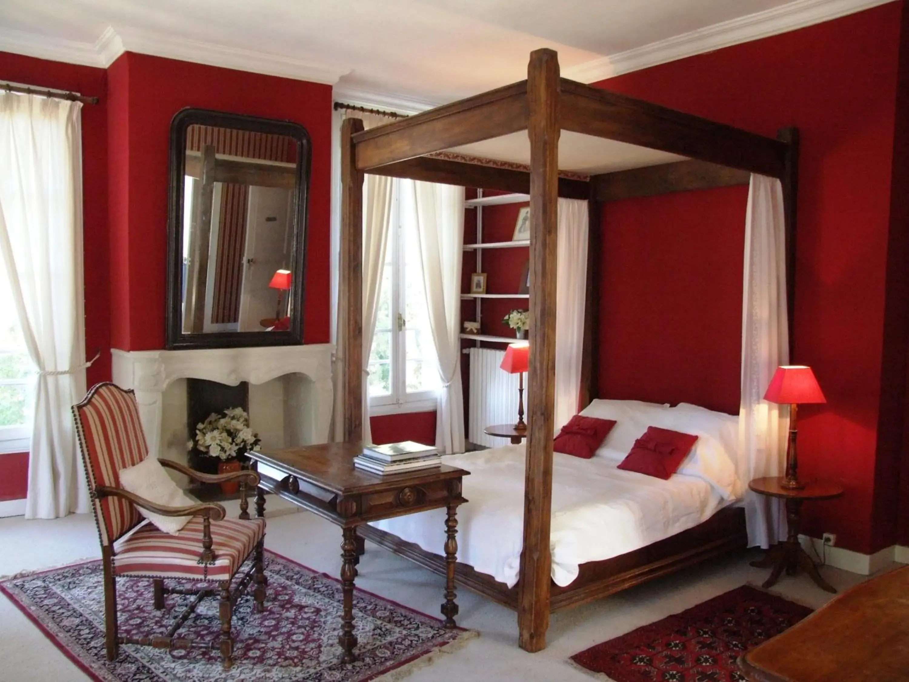 Louis XIII Family Suite in Château de Beaulieu Louis XIII Family Suite in Château de Beaulieu