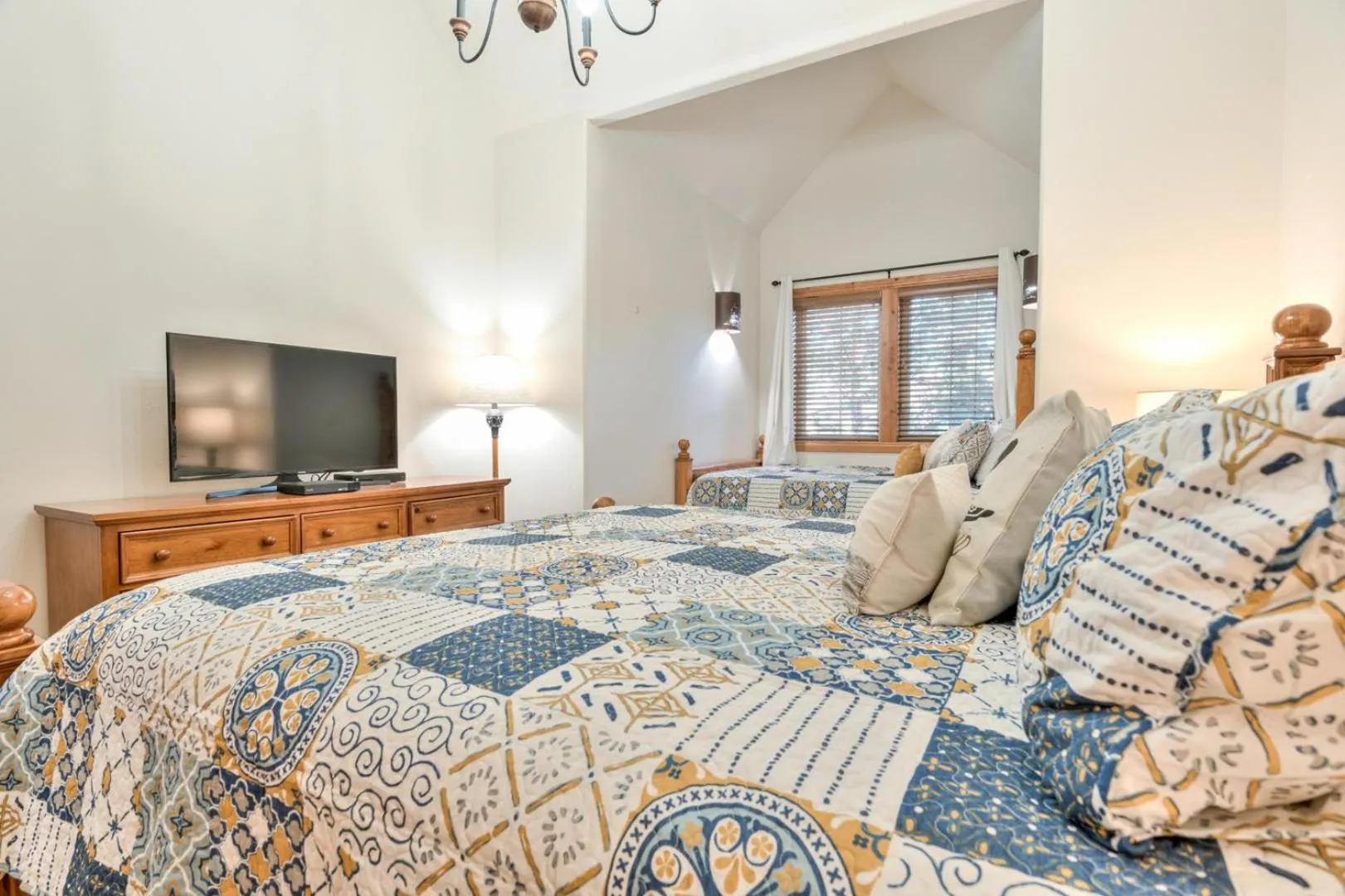 Bed in Aquila Lodge - Unit 5