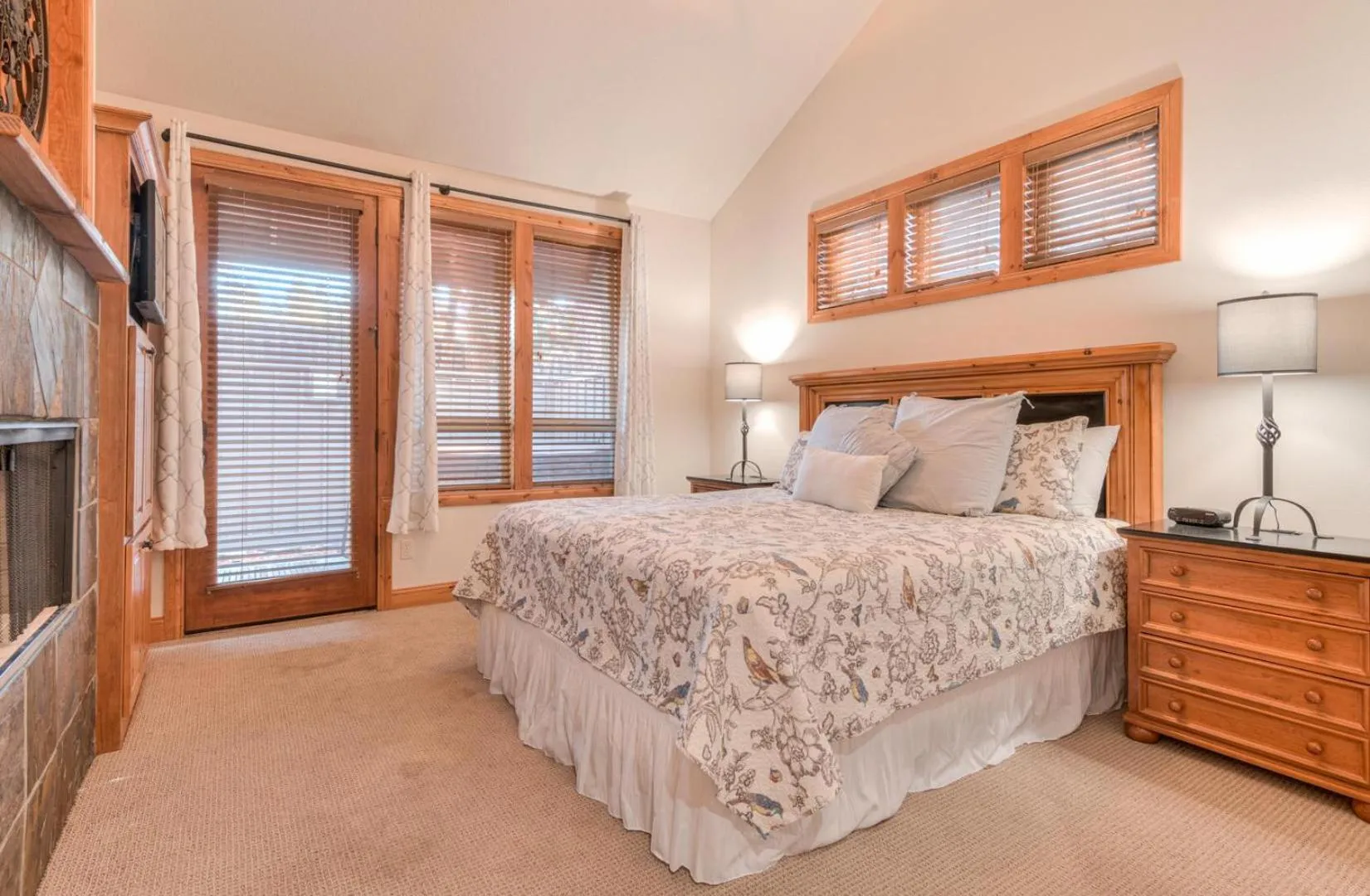 Bed in Aquila Lodge - Unit 5