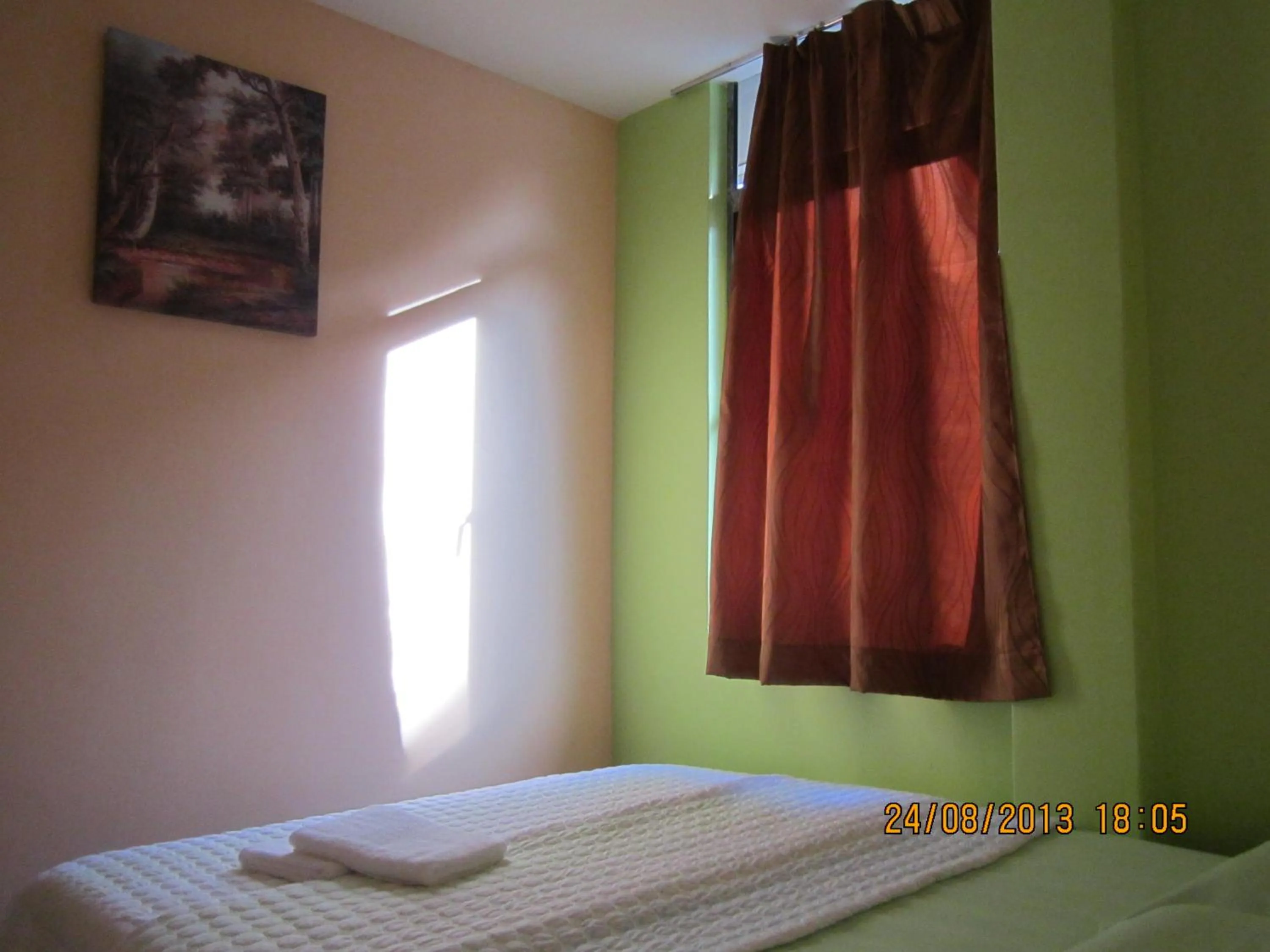 Decorative detail, Bed in Best Seven Motel