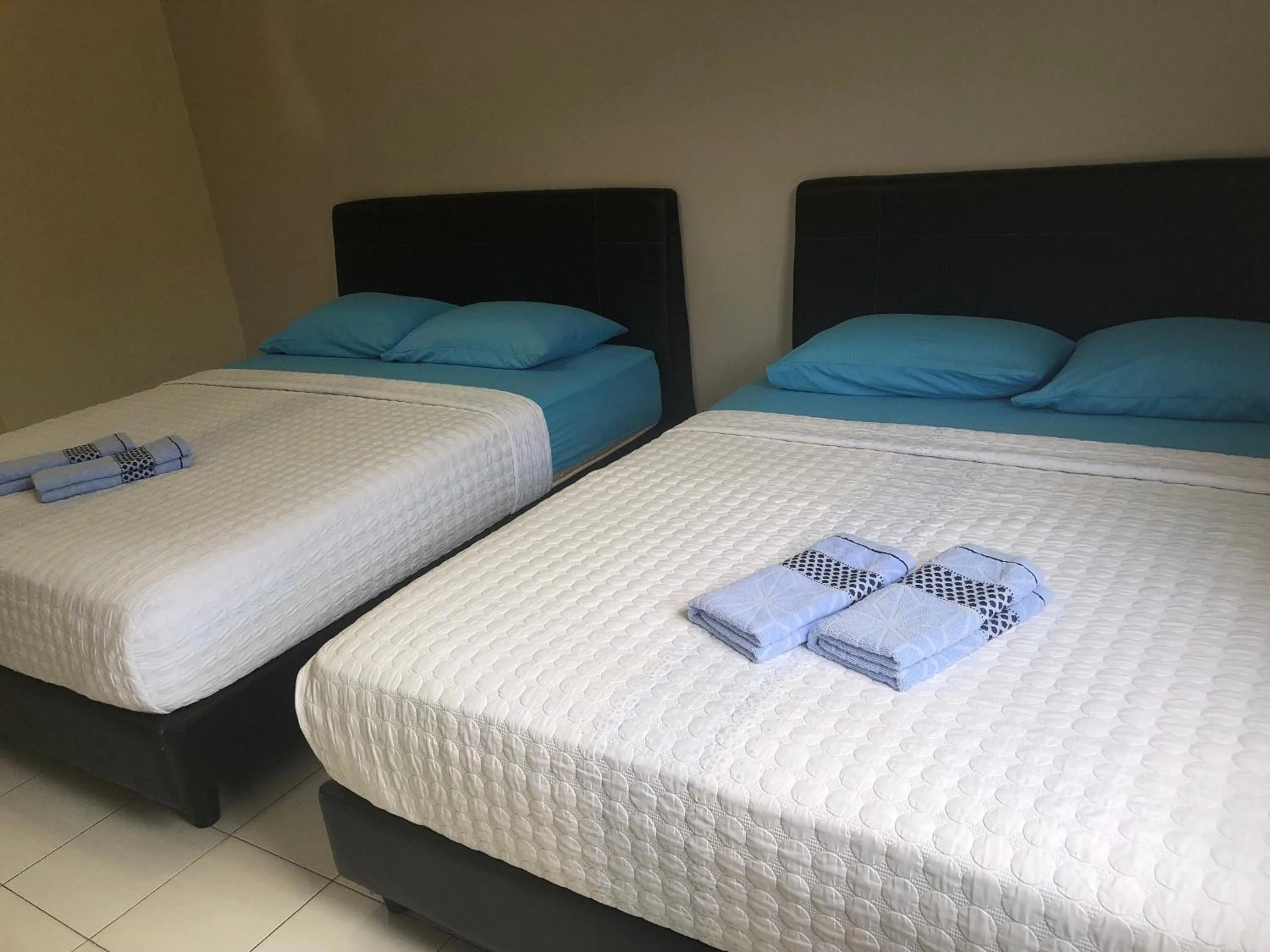 Bed in Best Seven Motel