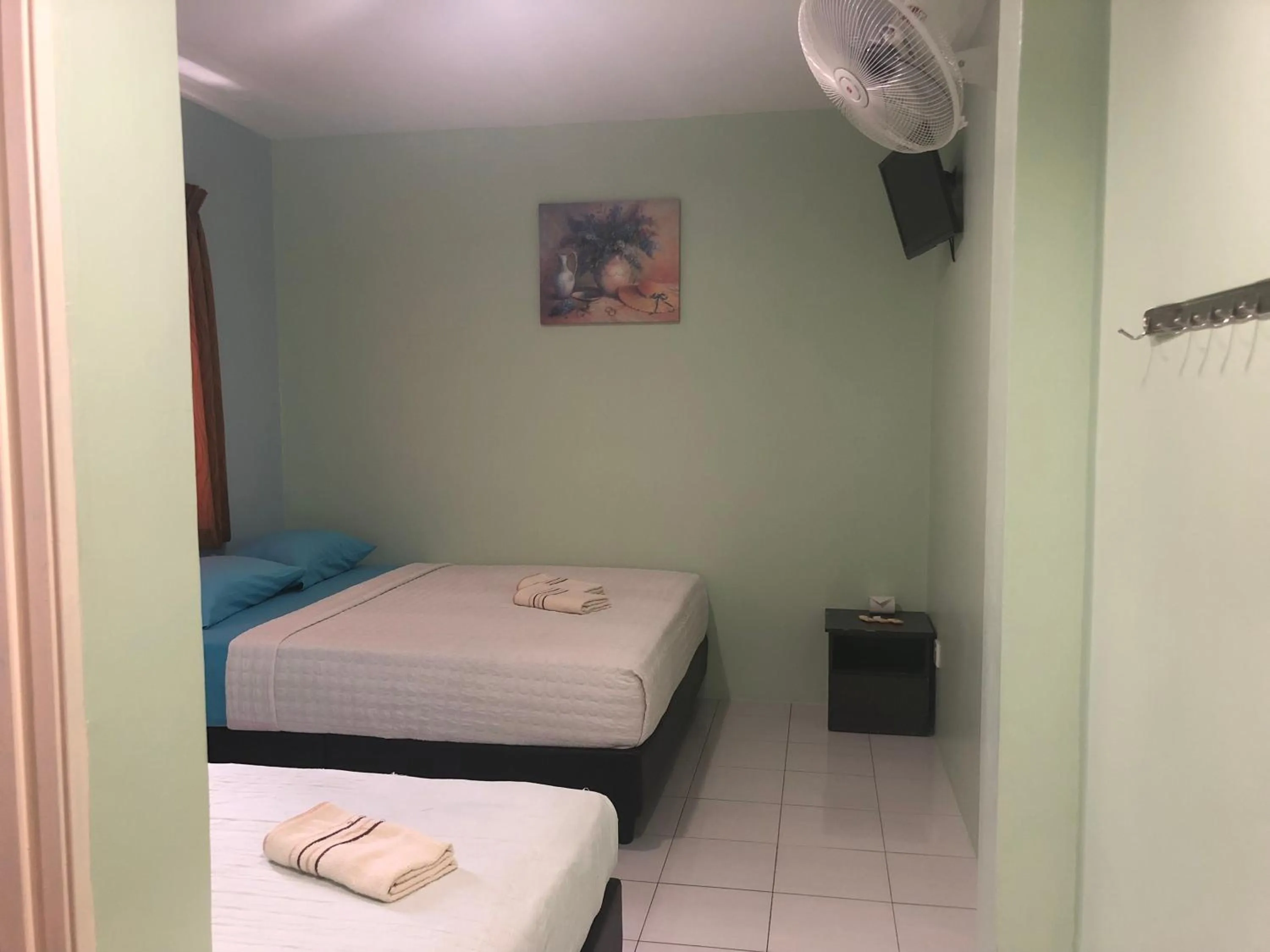 Bed in Best Seven Motel