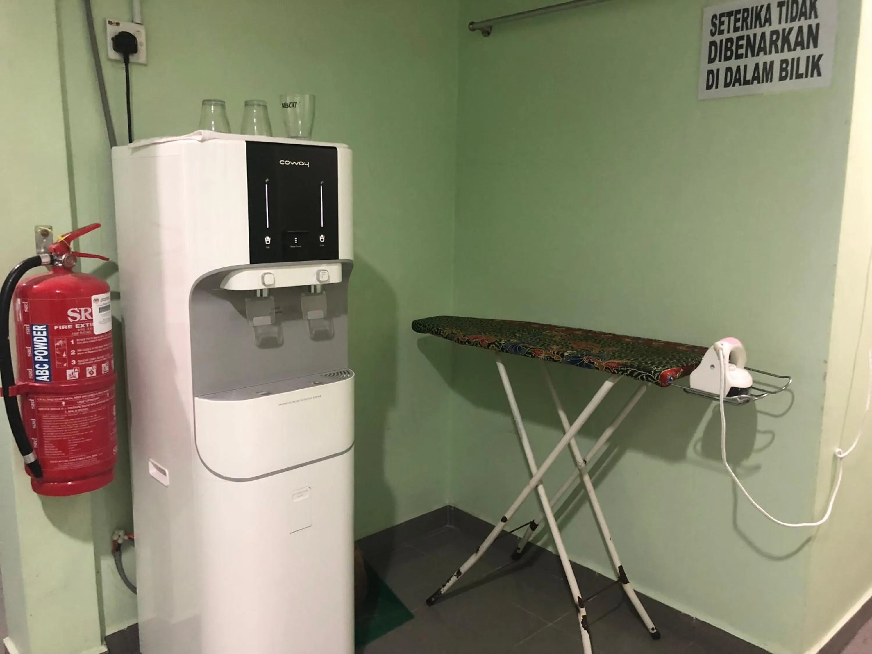 Drinks in Best Seven Motel