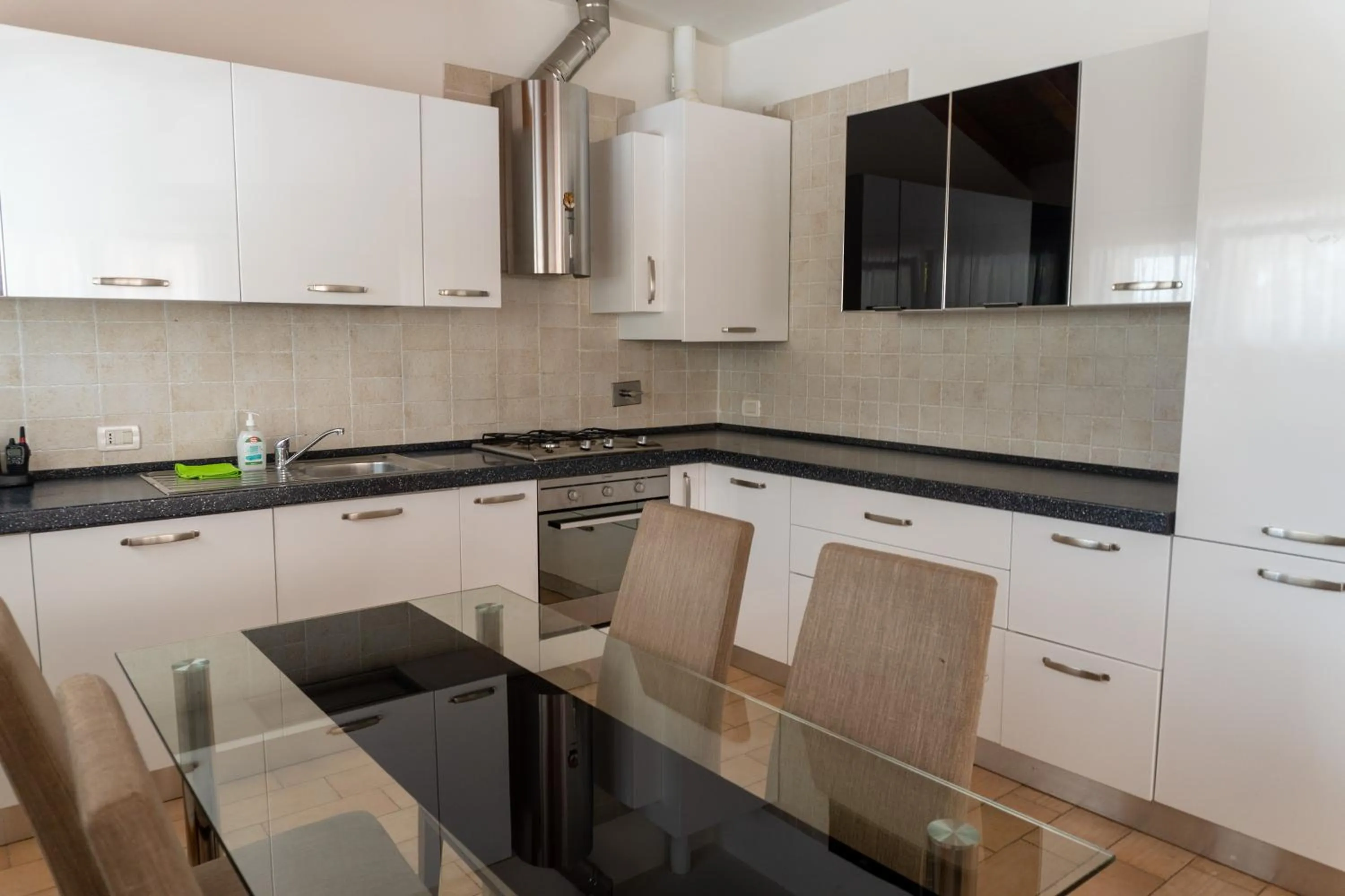 Kitchen or kitchenette in Elliot Osteria e dormire in collina