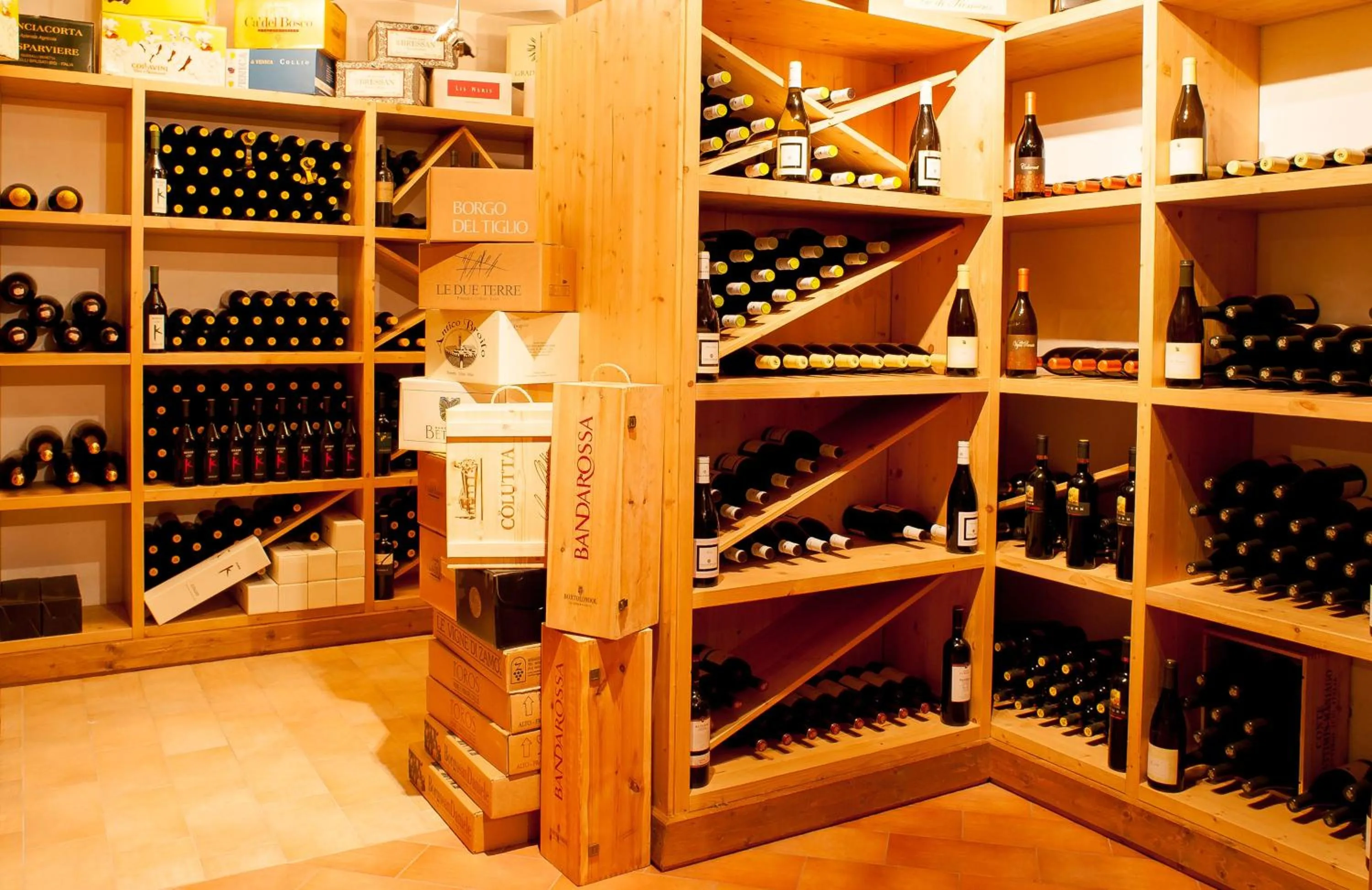 On-site shops in Elliot Osteria e dormire in collina