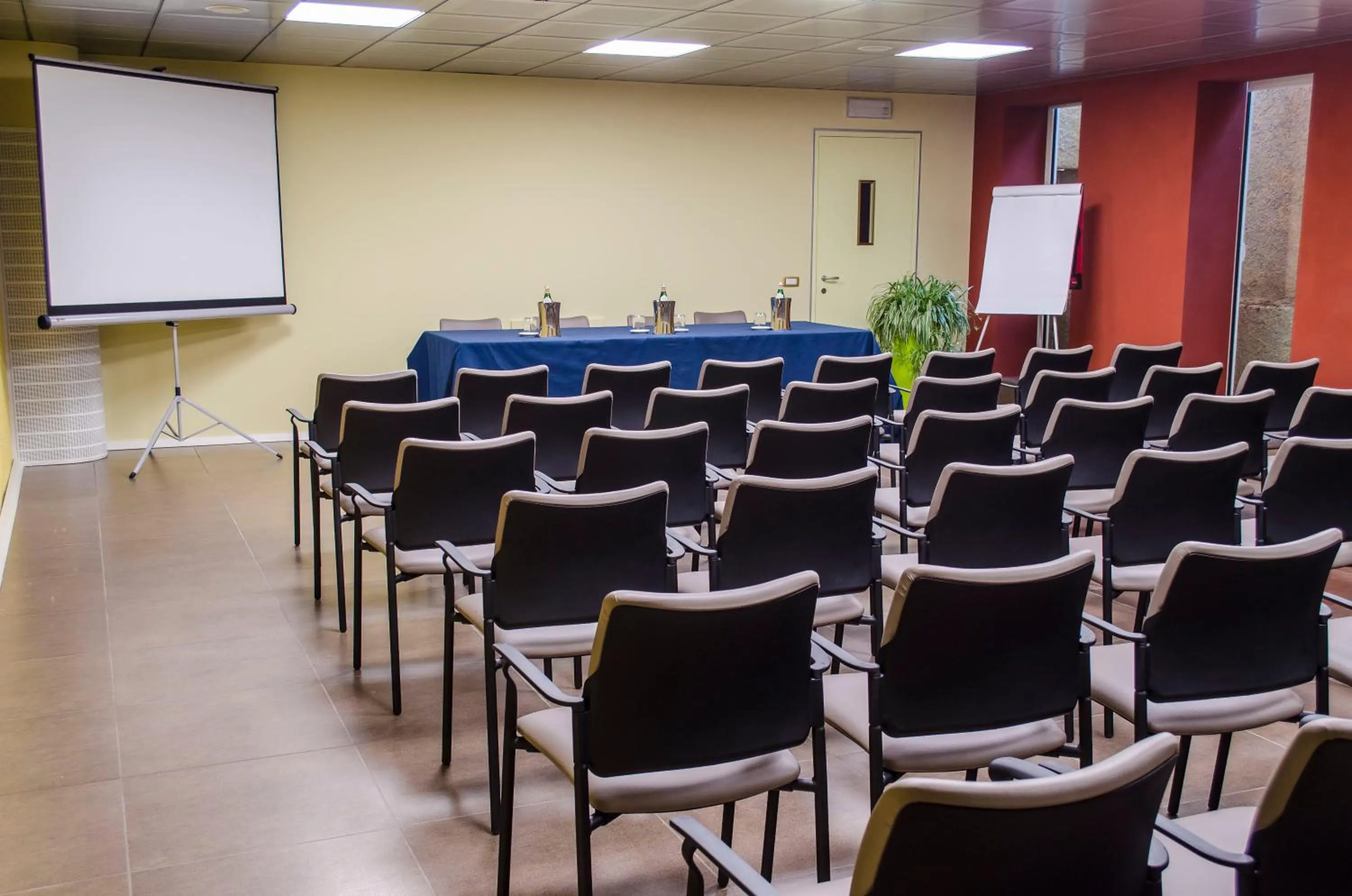 Business facilities in Elliot Osteria e dormire in collina