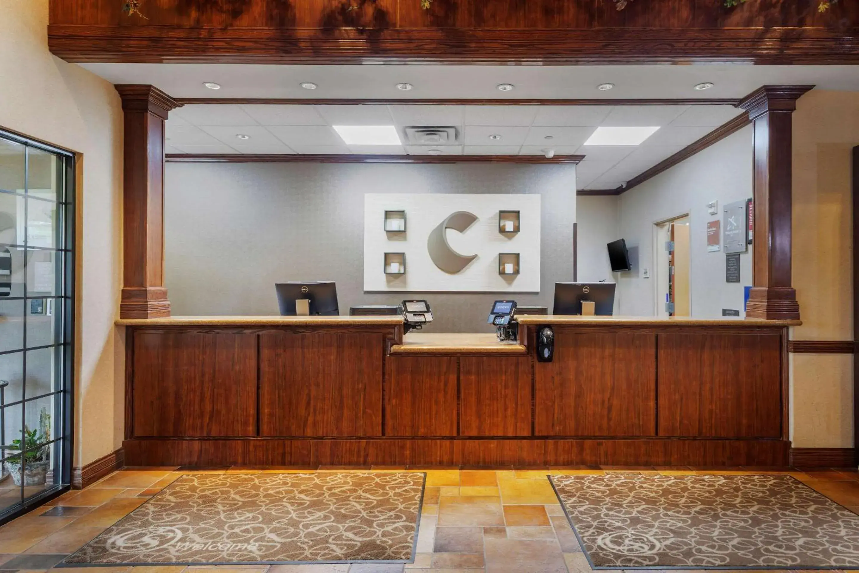 Lobby or reception in Comfort Suites Marshall Lobby or reception in Comfort Suites Marshall