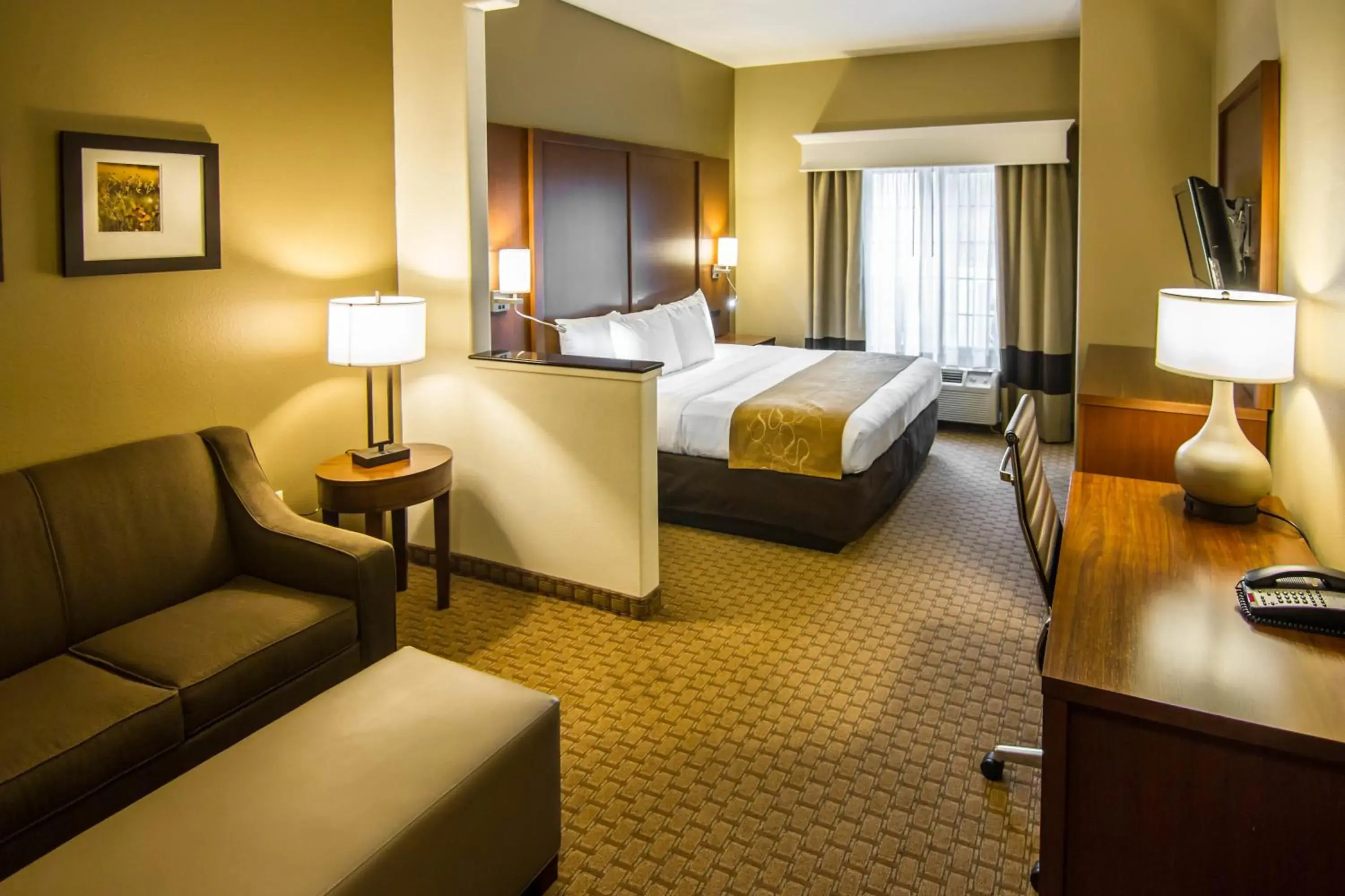 Photo of the whole room, Bed in Comfort Suites Marshall Photo of the whole room, Bed in Comfort Suites Marshall