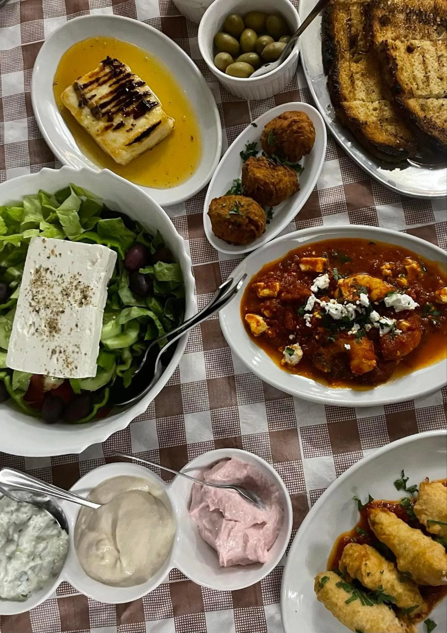 Restaurant/places to eat in Eliofos Elegant Maisonettes