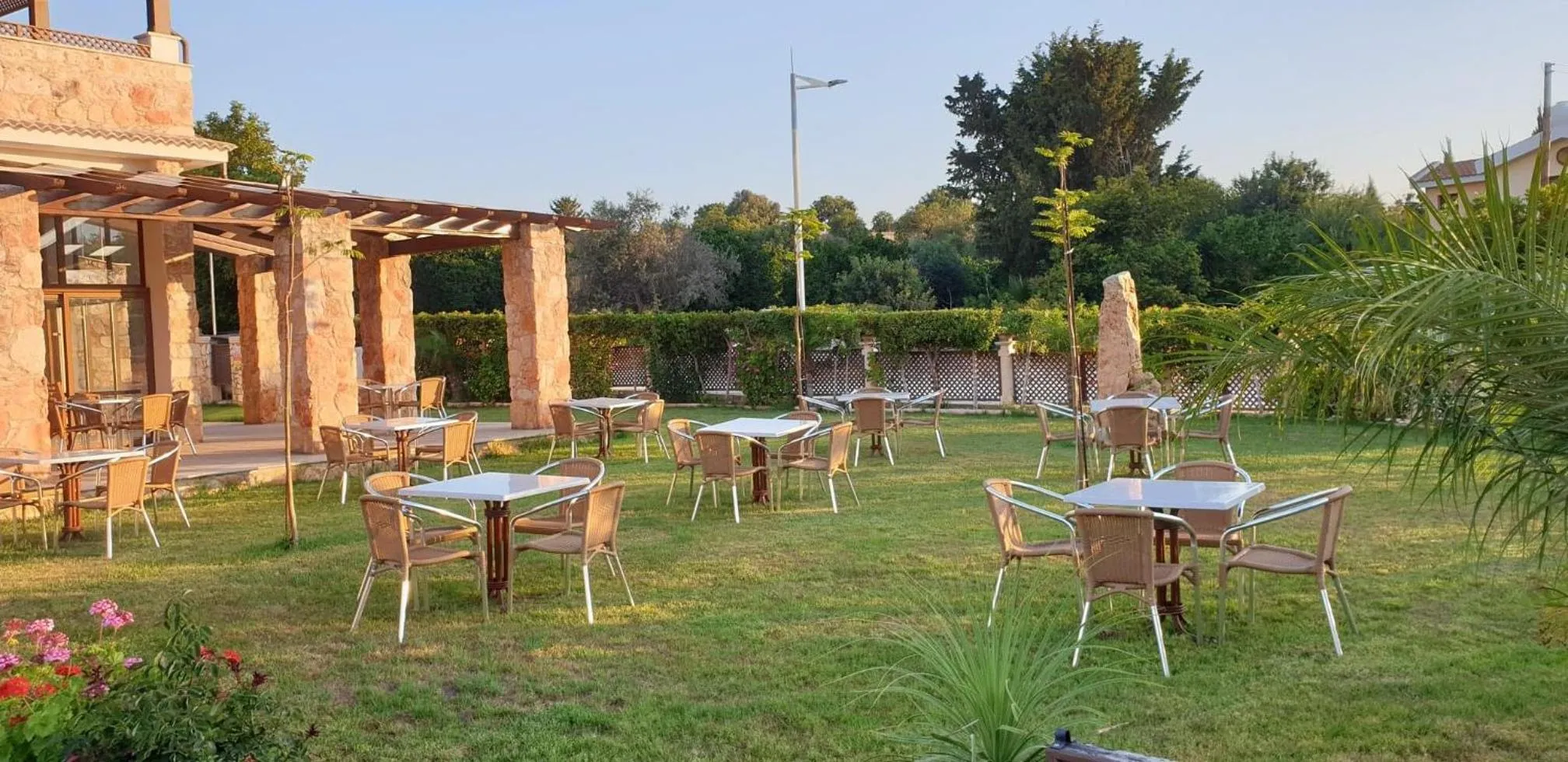 Restaurant/places to eat in Eliofos Elegant Maisonettes