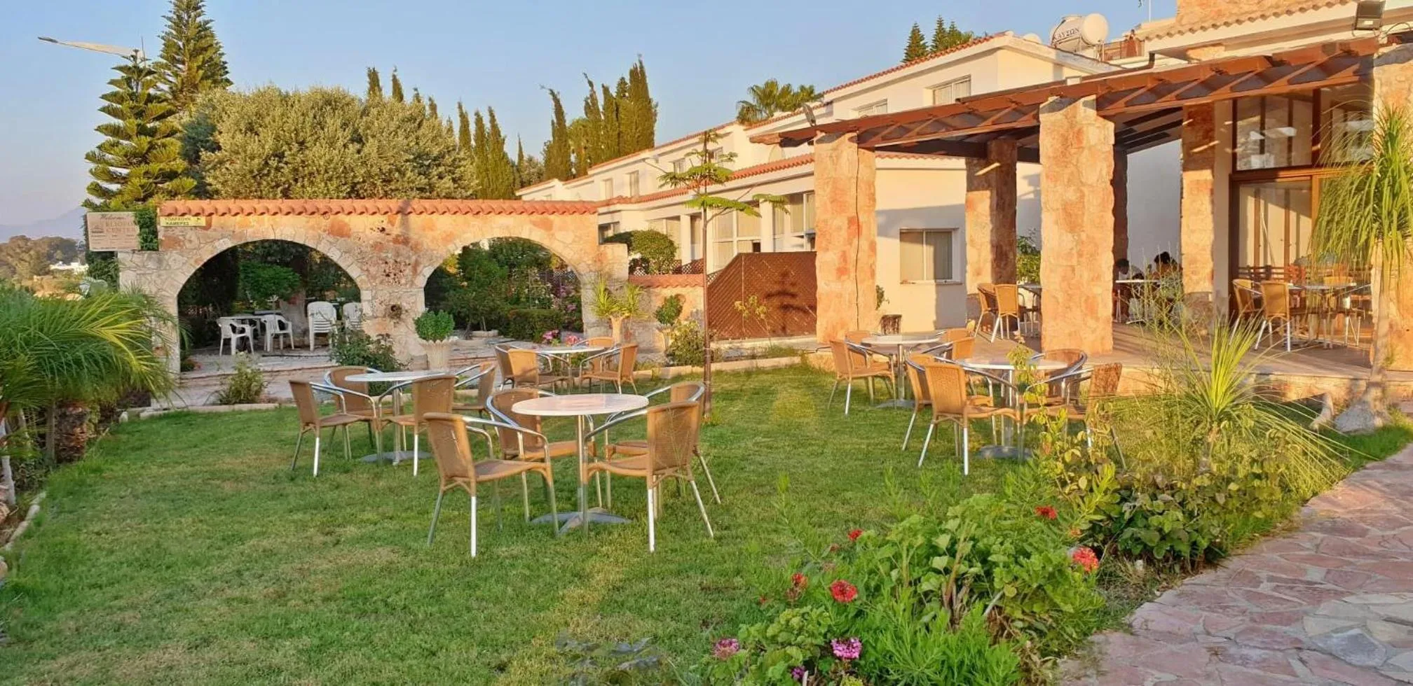 Restaurant/places to eat in Eliofos Elegant Maisonettes