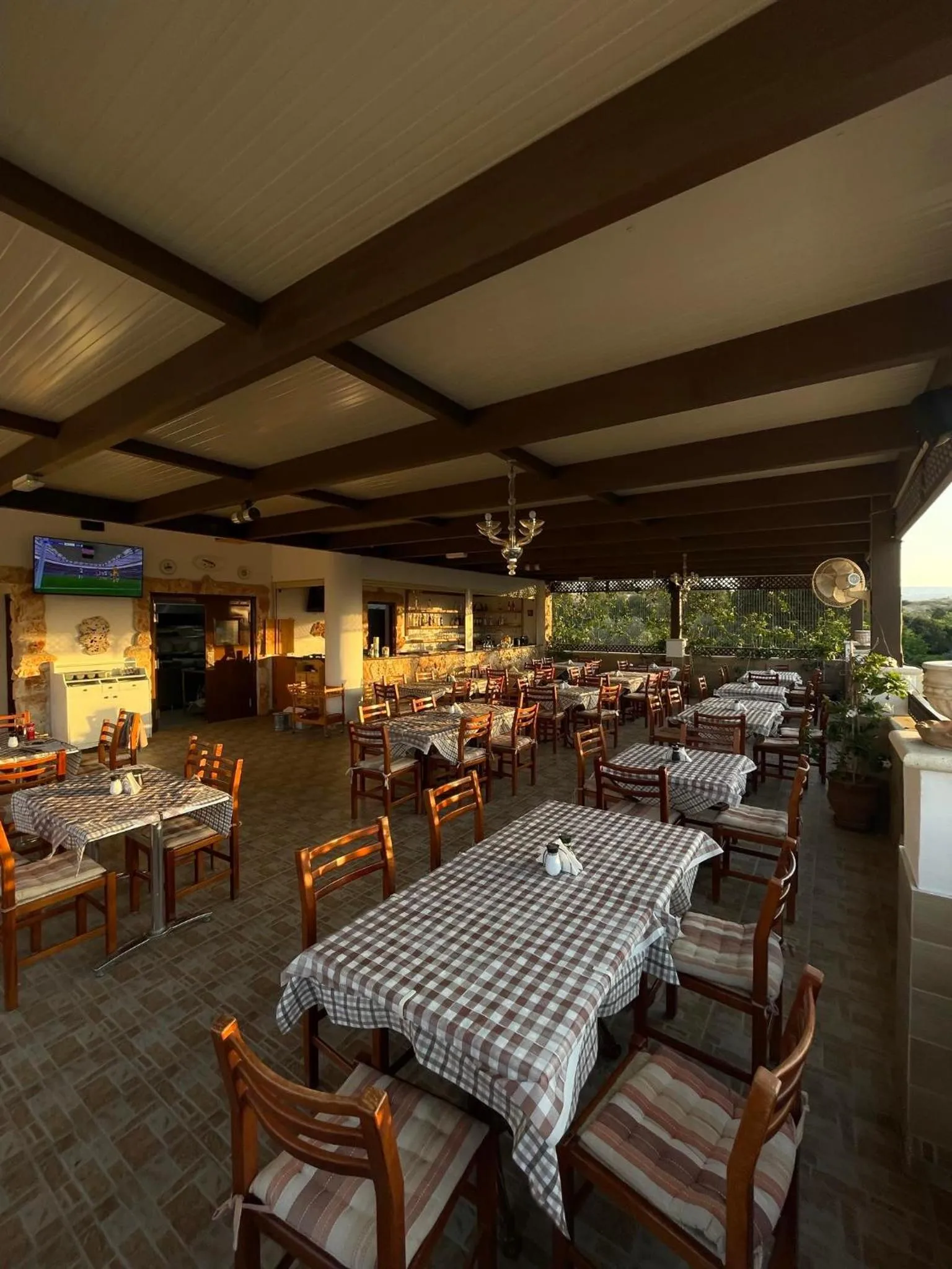 Restaurant/places to eat in Eliofos Elegant Maisonettes