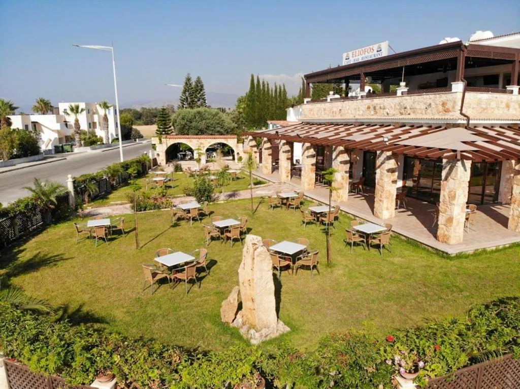 Restaurant/places to eat in Eliofos Elegant Maisonettes