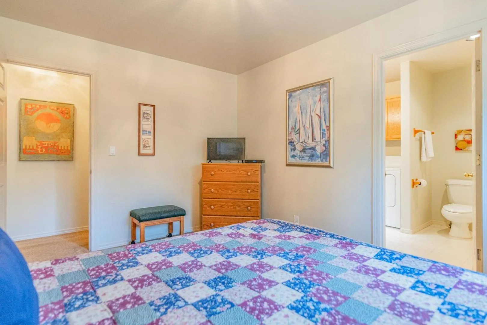 Bed in Ollalie - Unit 7