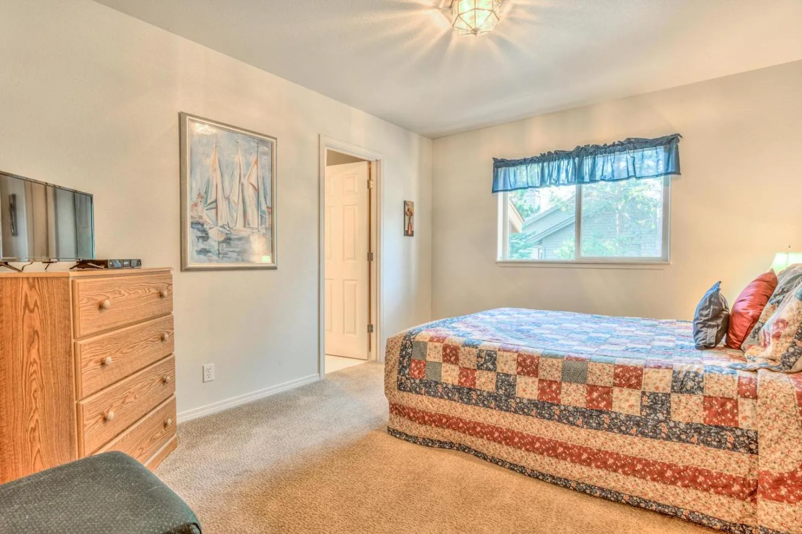 Bed in Ollalie - Unit 7