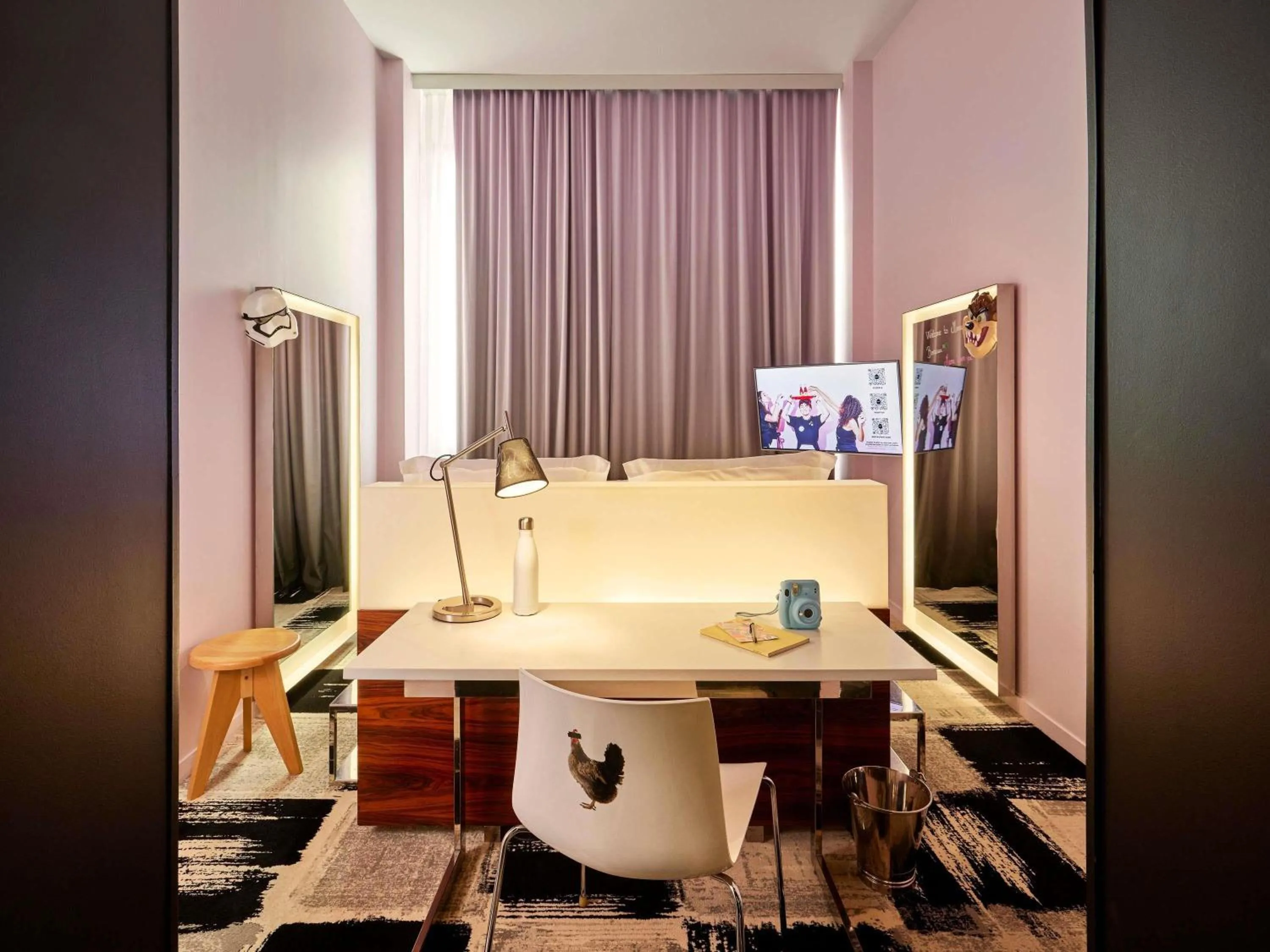 Bedroom in Mama Shelter Bordeaux Centre