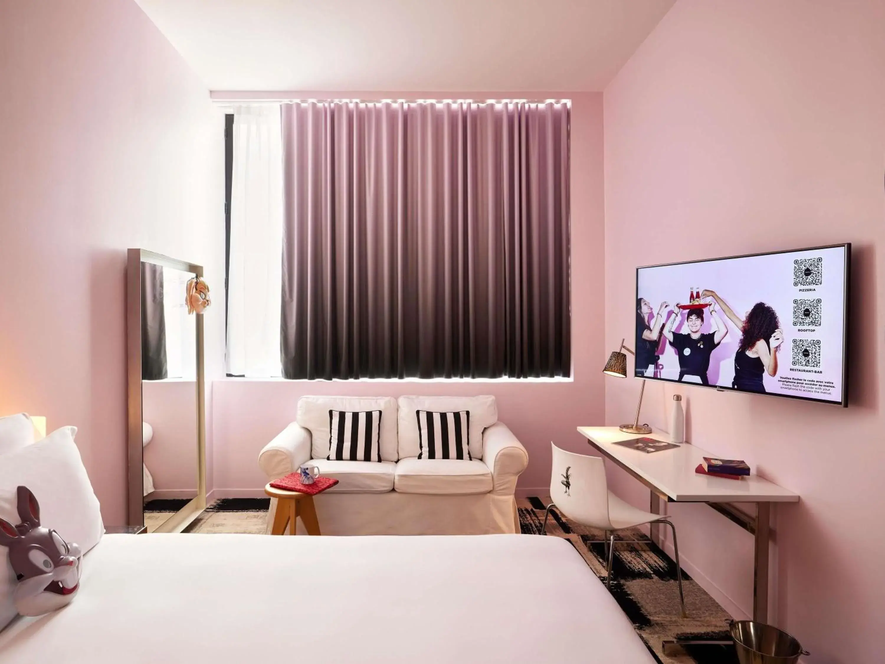 Bedroom, Bed in Mama Shelter Bordeaux Centre Bedroom, Bed in Mama Shelter Bordeaux Centre