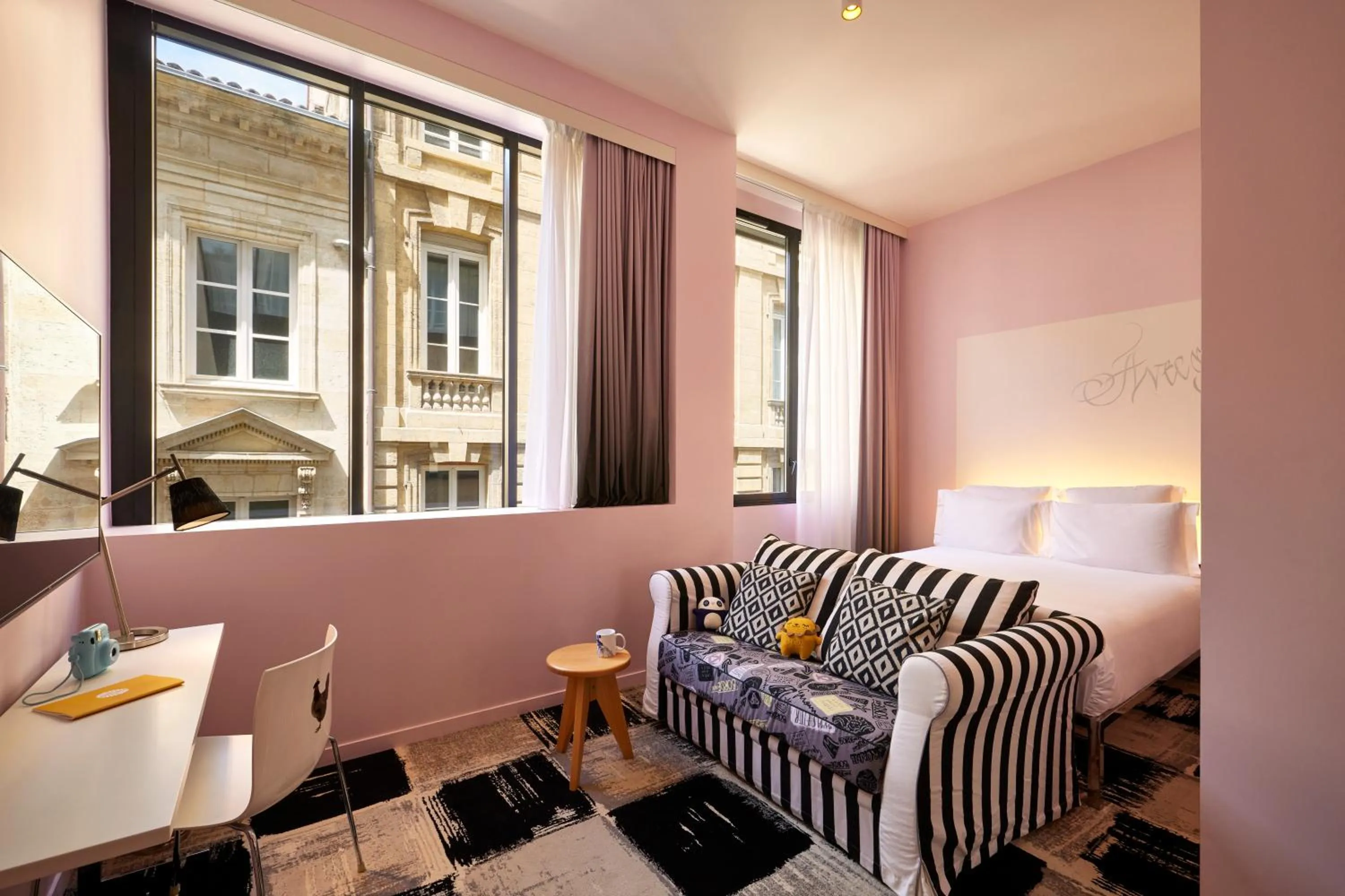 Bed in Mama Shelter Bordeaux Centre