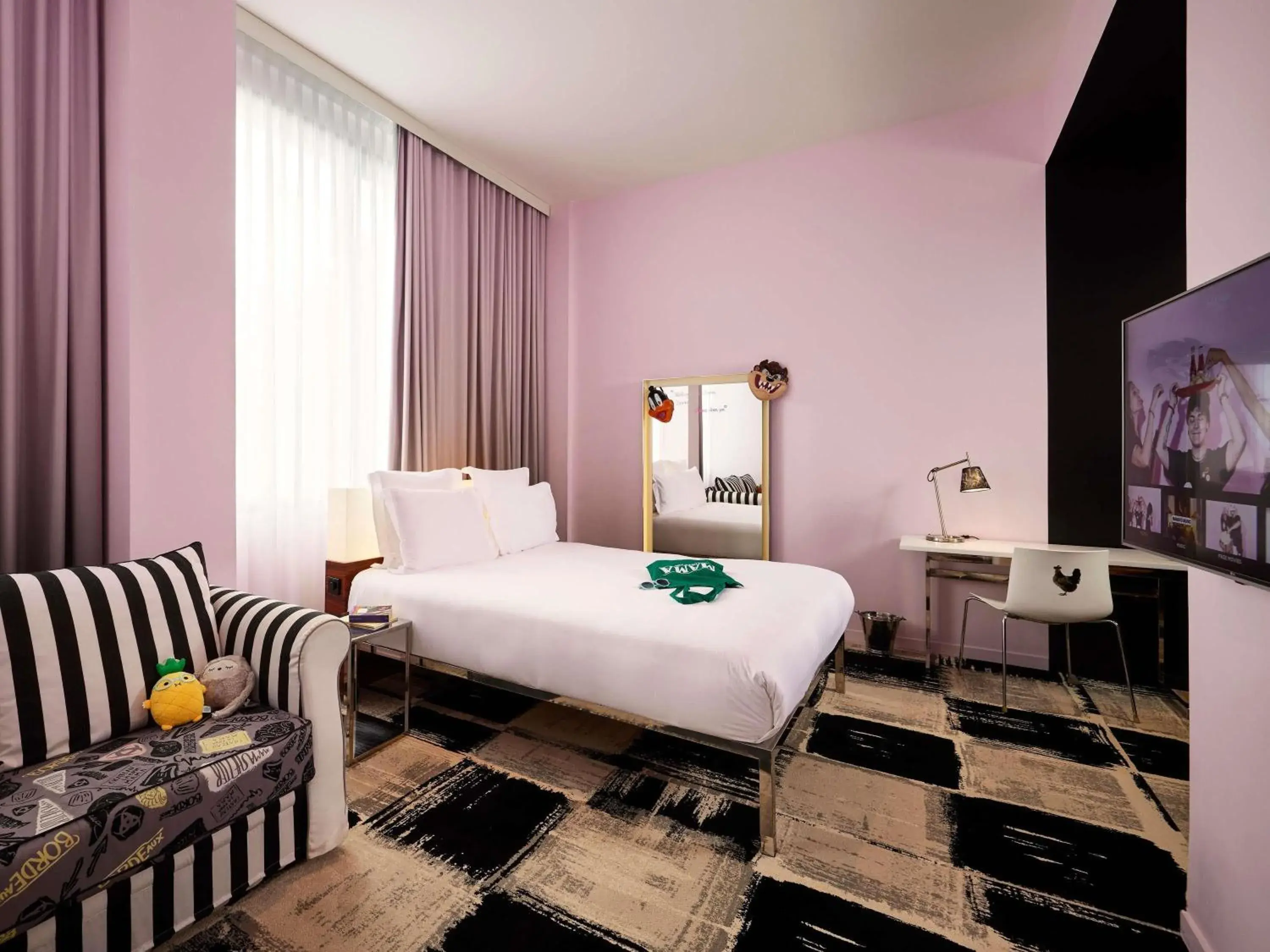 Bedroom, Bed in Mama Shelter Bordeaux Centre Bedroom, Bed in Mama Shelter Bordeaux Centre