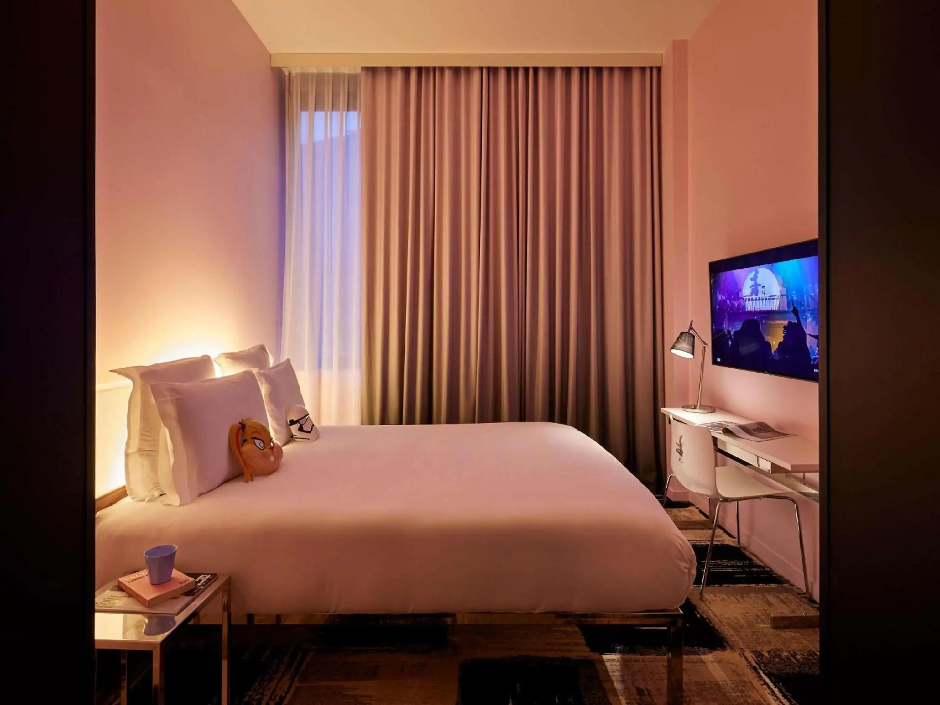 Bedroom, Bed in Mama Shelter Bordeaux Centre Bedroom, Bed in Mama Shelter Bordeaux Centre