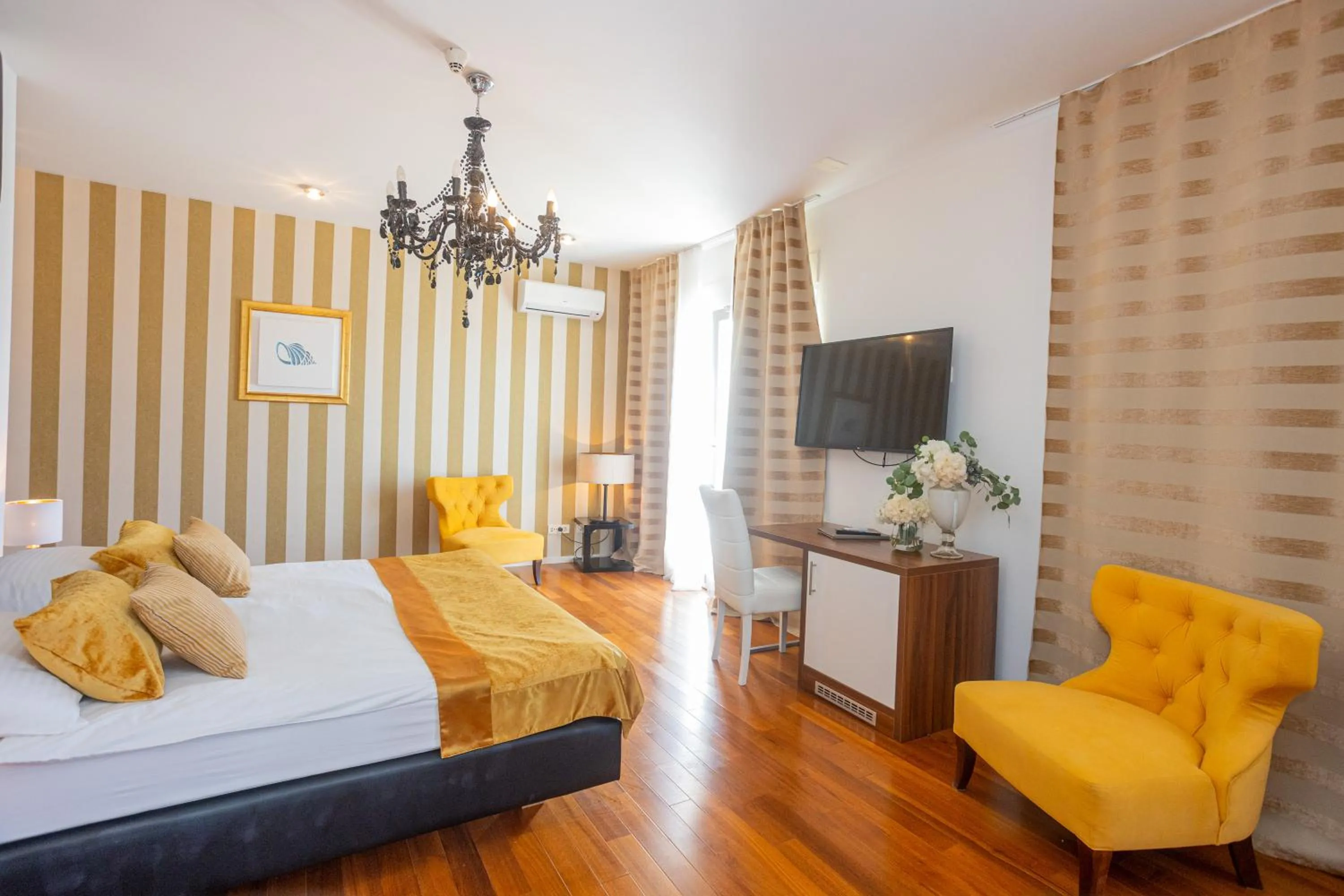 Bedroom, Bed in Perla Resort