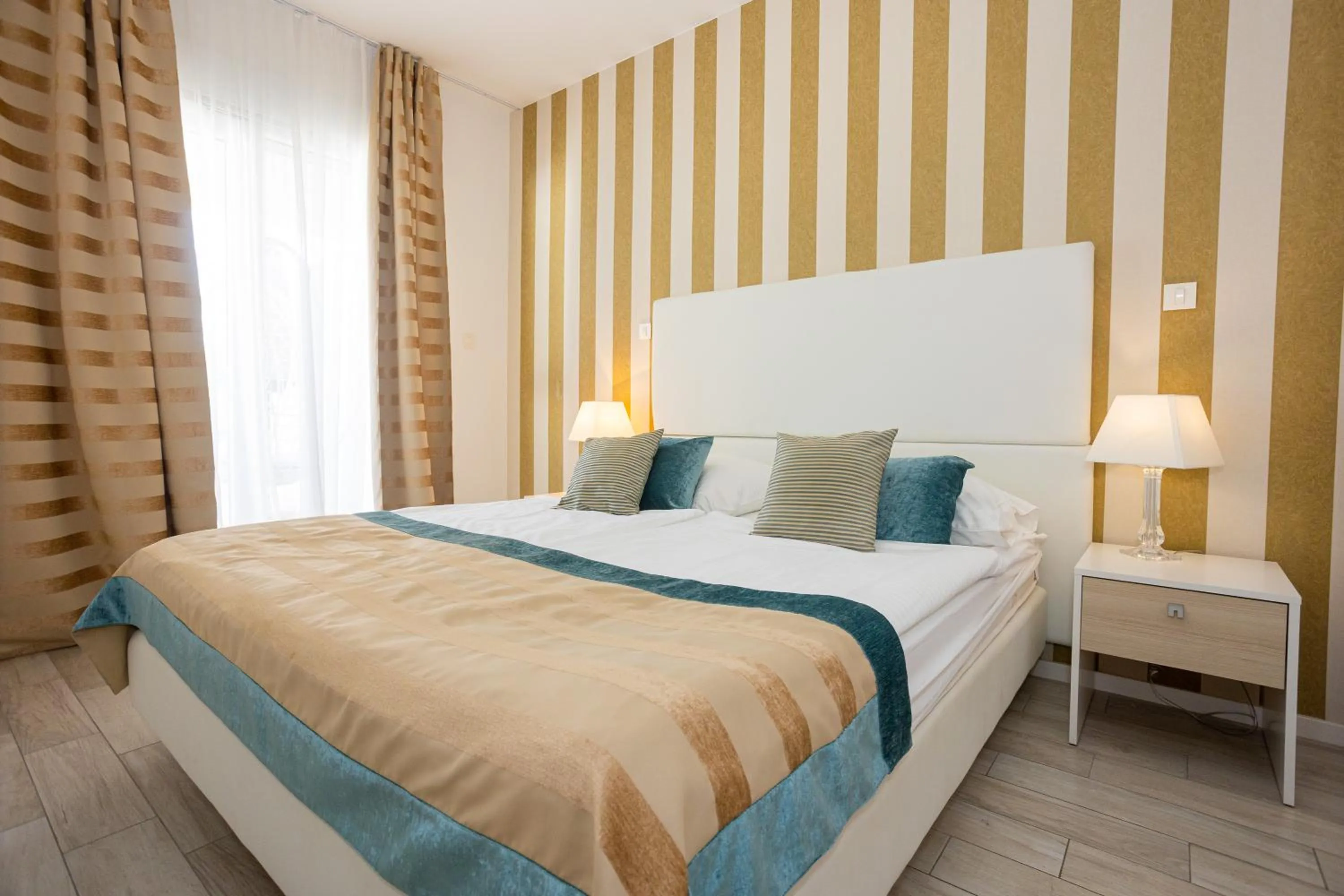 Bedroom, Bed in Perla Resort