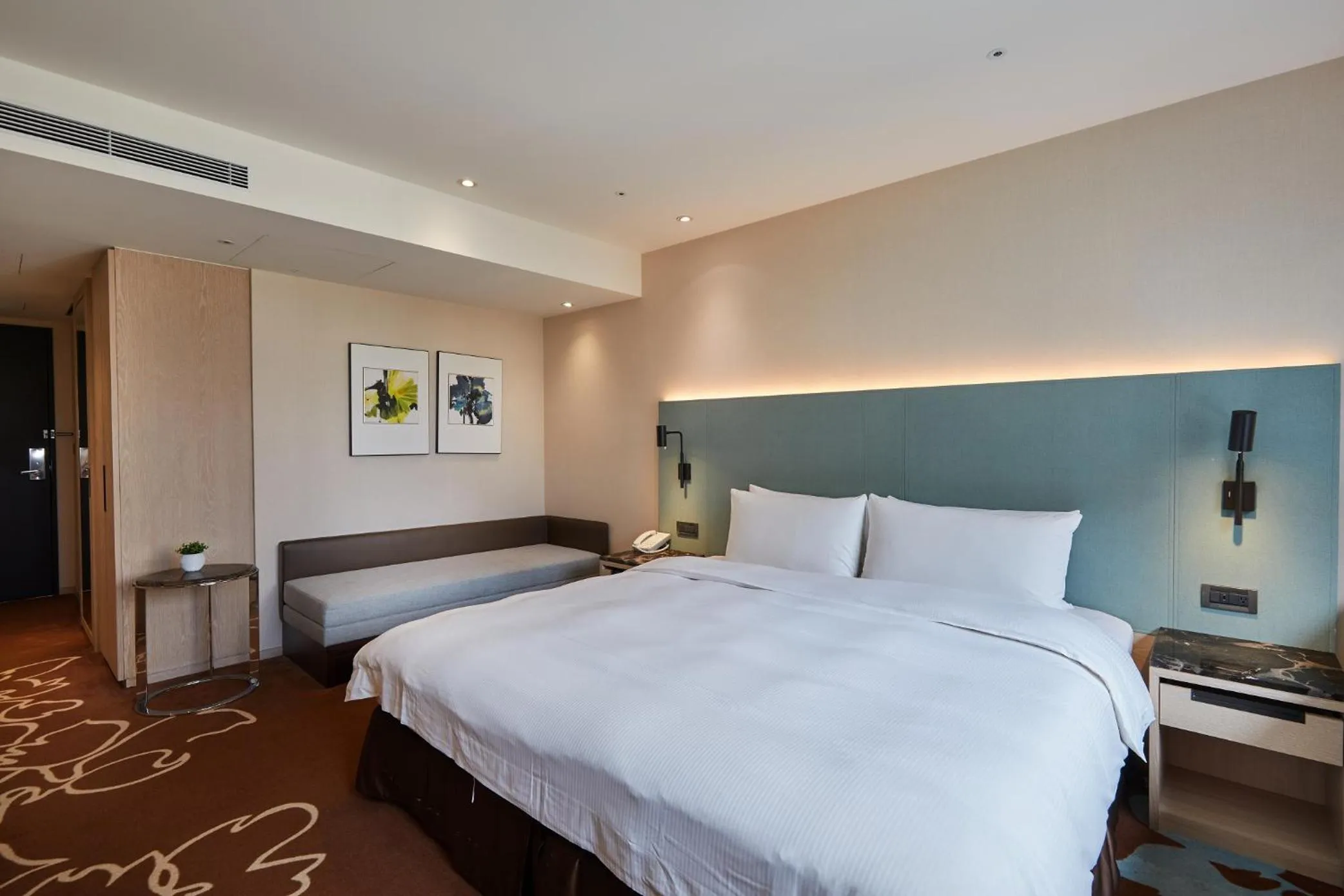 Photo of the whole room, Bed in K Hotel Taipei II