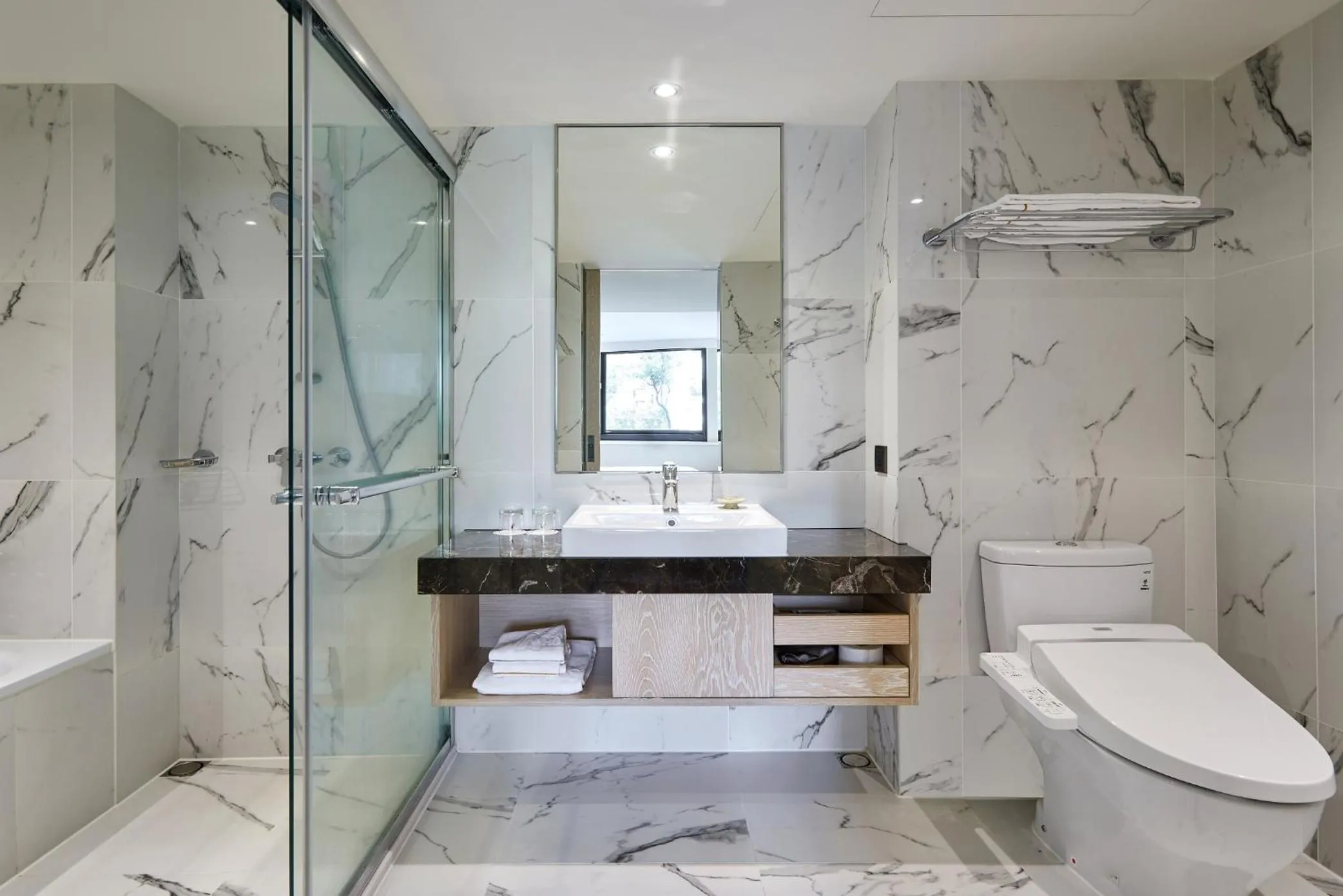 Shower in K Hotel Taipei II