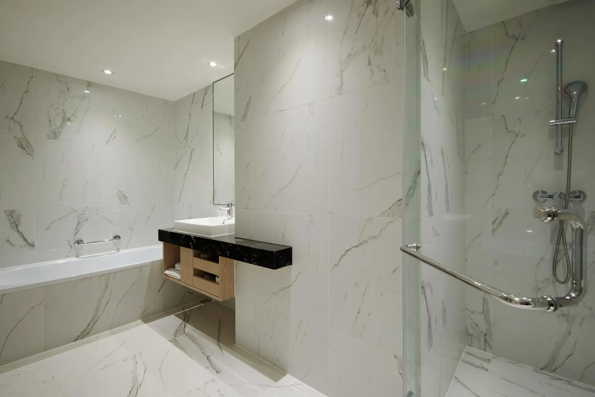 Shower in K Hotel Taipei II