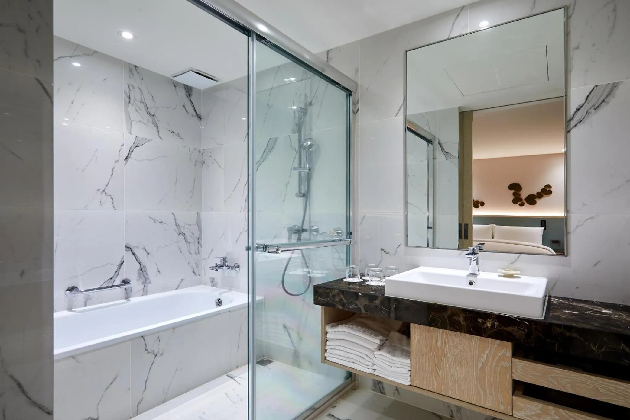 Shower in K Hotel Taipei II