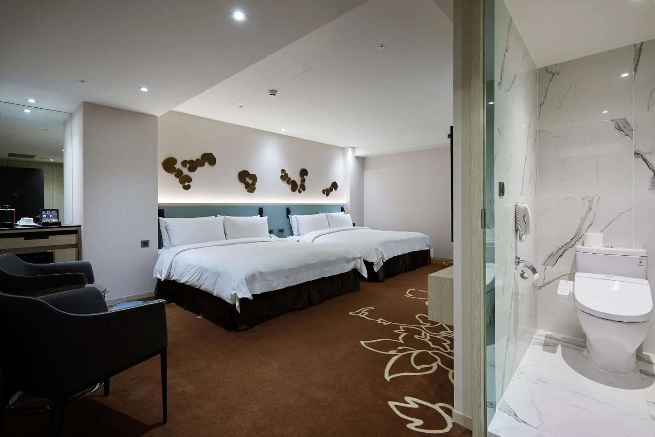 Toilet, Bed in K Hotel Taipei II