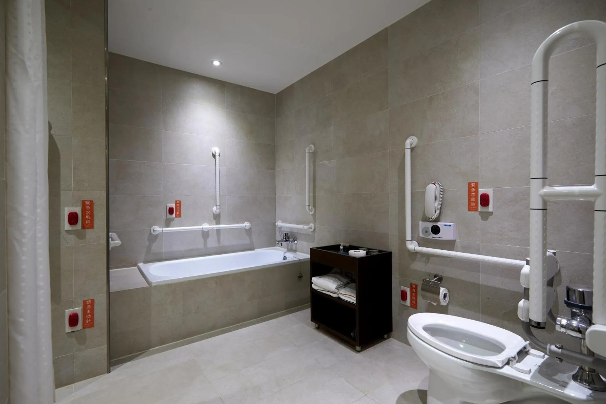 Shower in K Hotel Taipei II