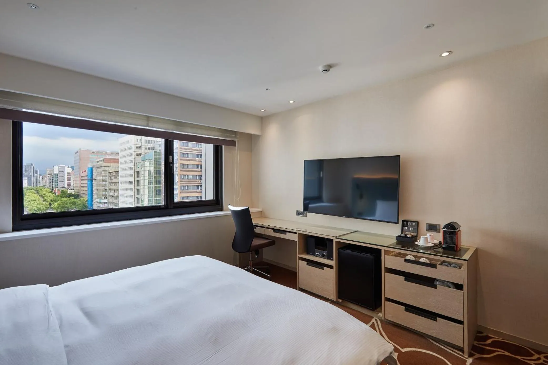 Photo of the whole room, Bed in K Hotel Taipei II