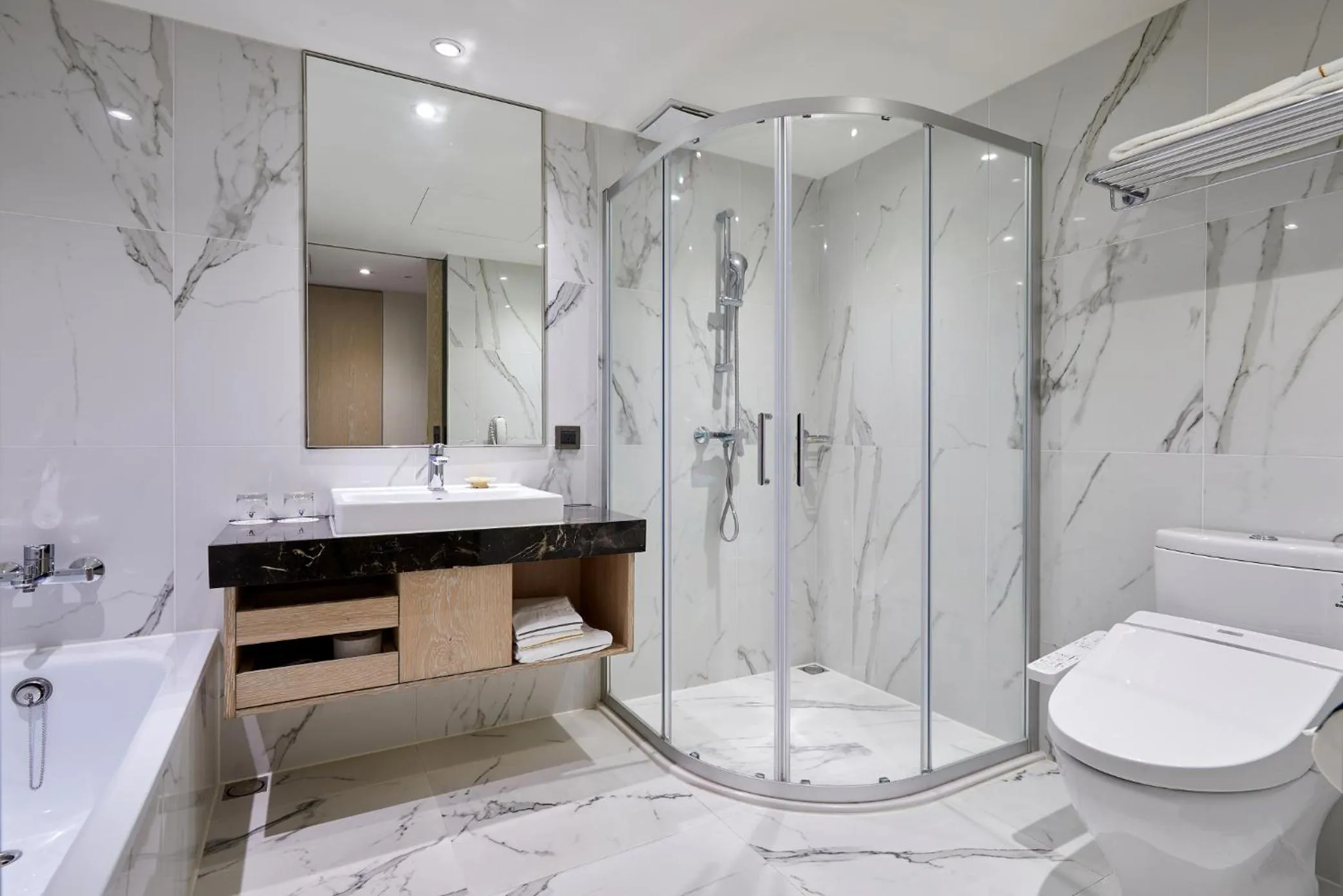 Shower in K Hotel Taipei II