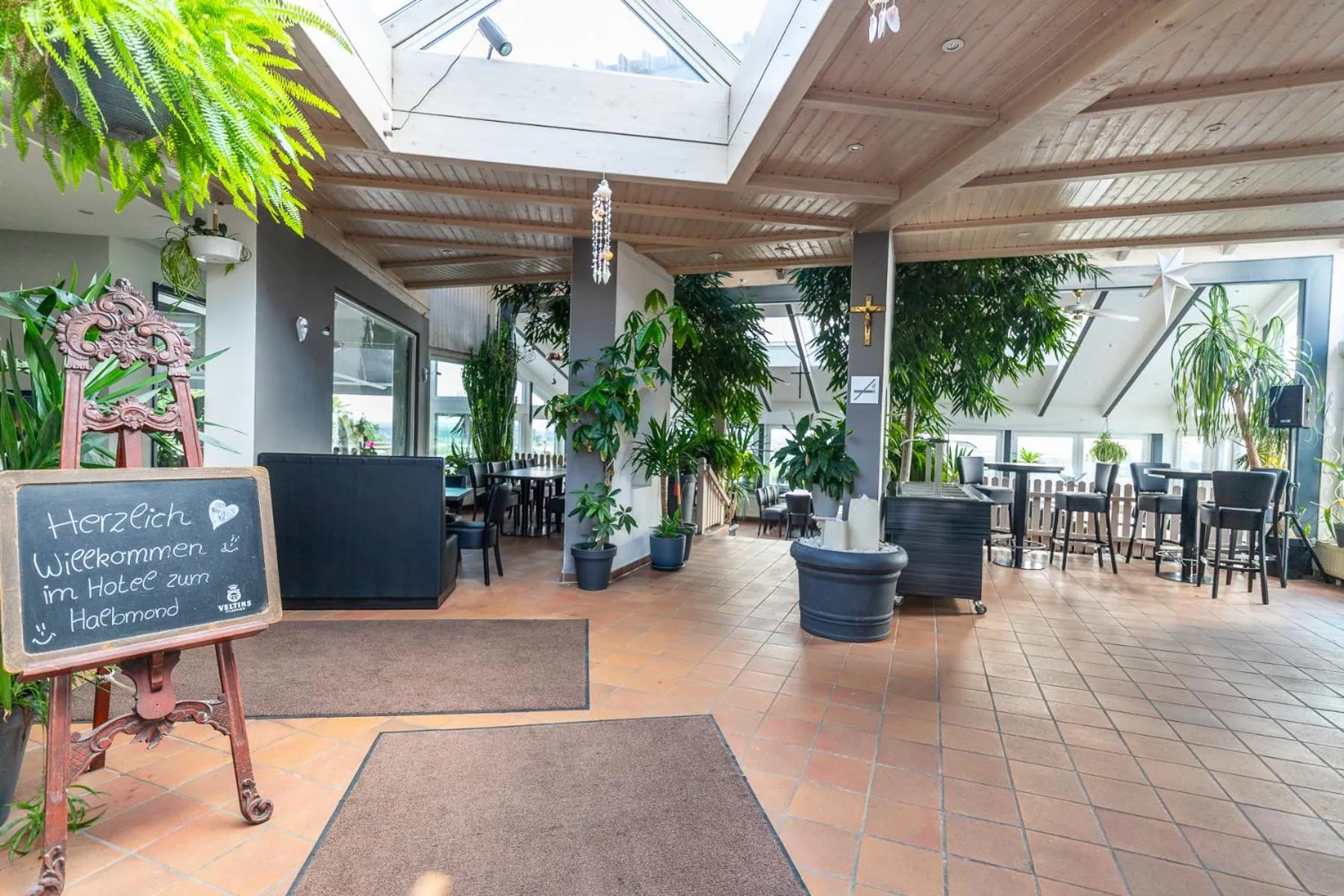 Lounge or bar in Hotel Zum Halbmond