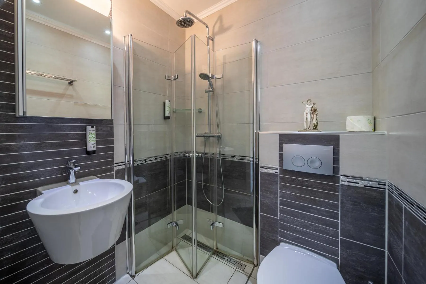 Bathroom in Hotel Zum Halbmond