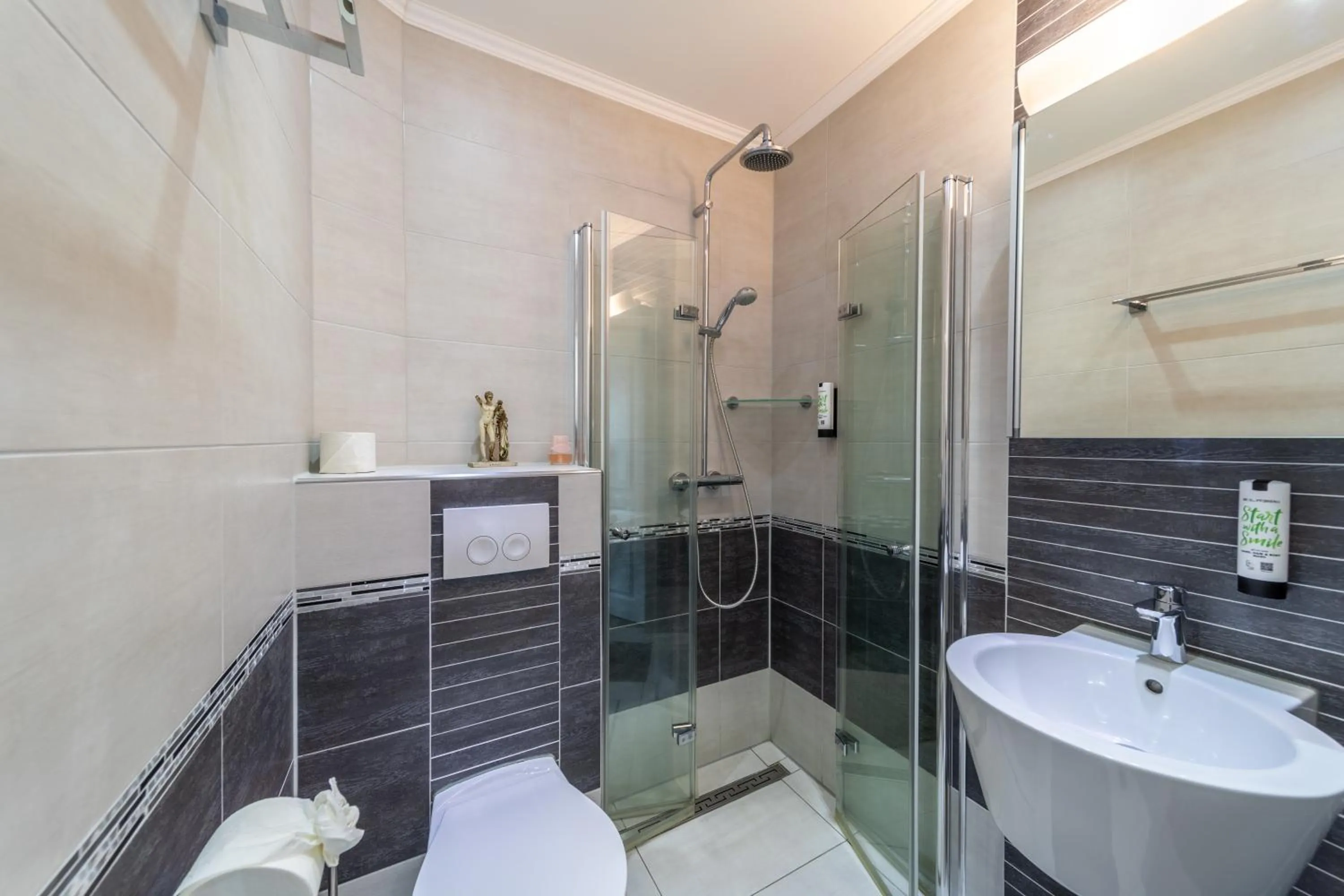 Shower in Hotel Zum Halbmond