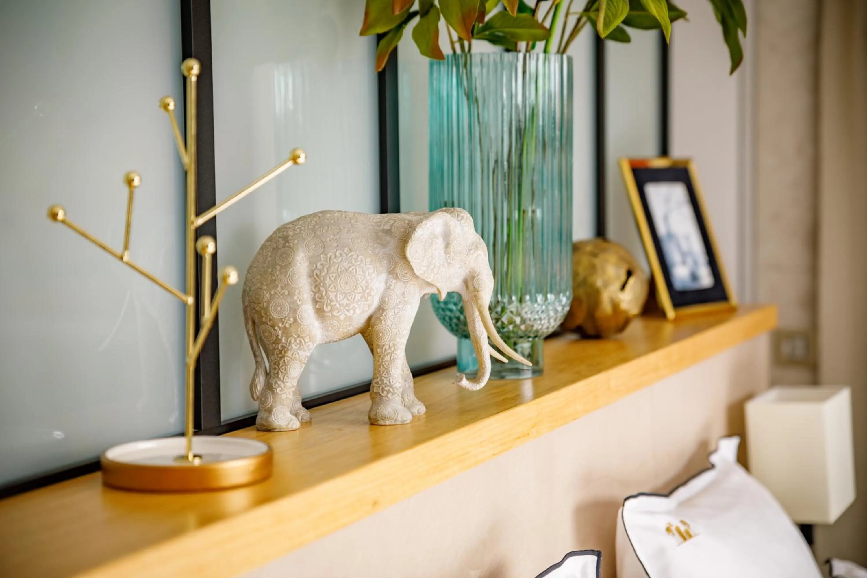 Decorative detail in Le Lodge des Îles d'Or