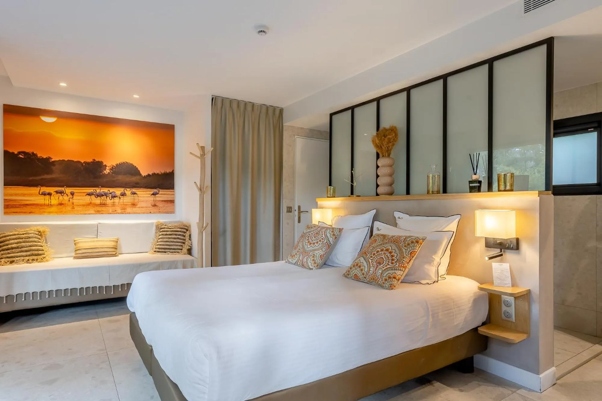 Photo of the whole room, Bed in Le Lodge des Îles d'Or