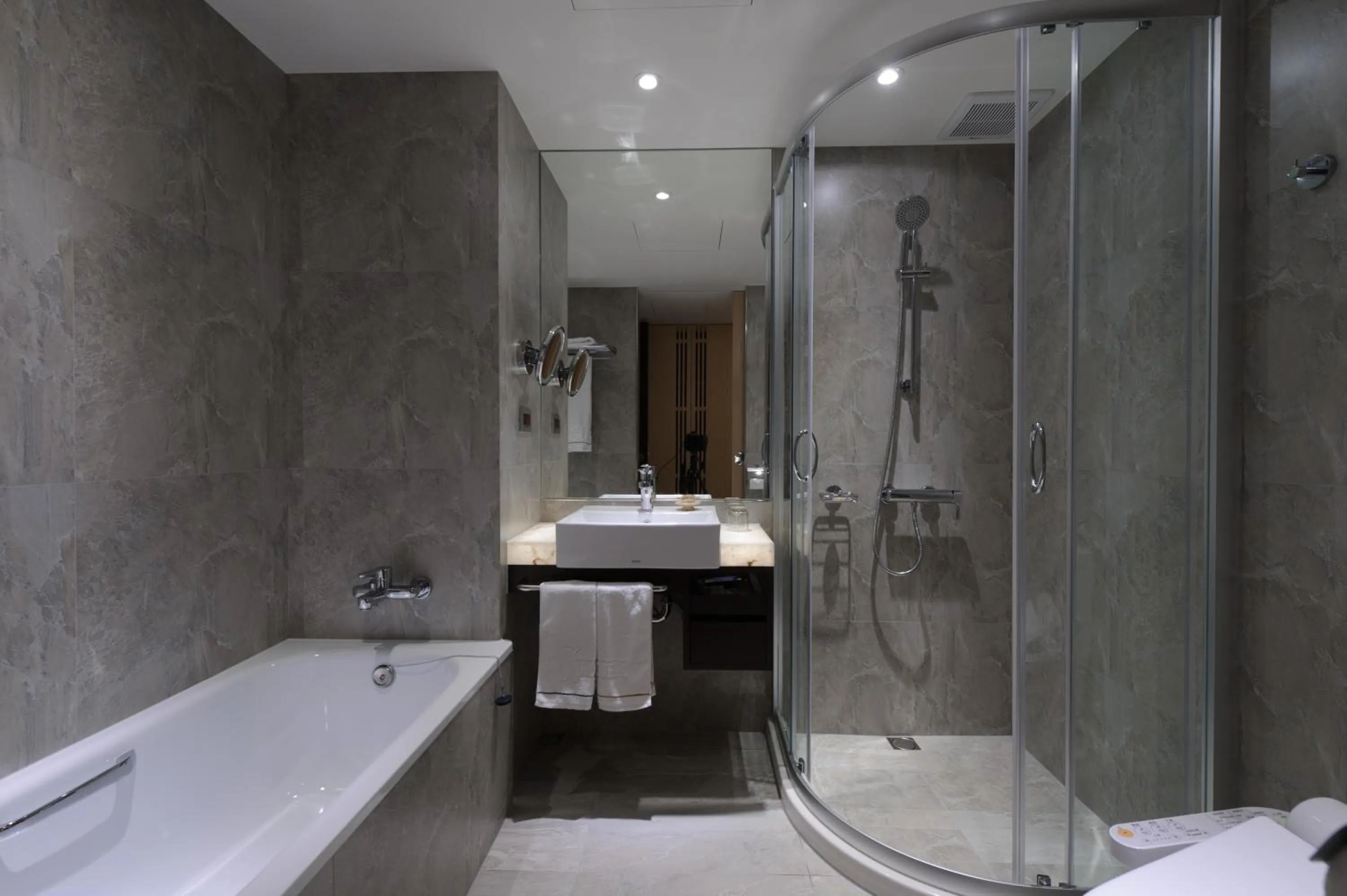 Shower in K Hotel Taipei Songjiang