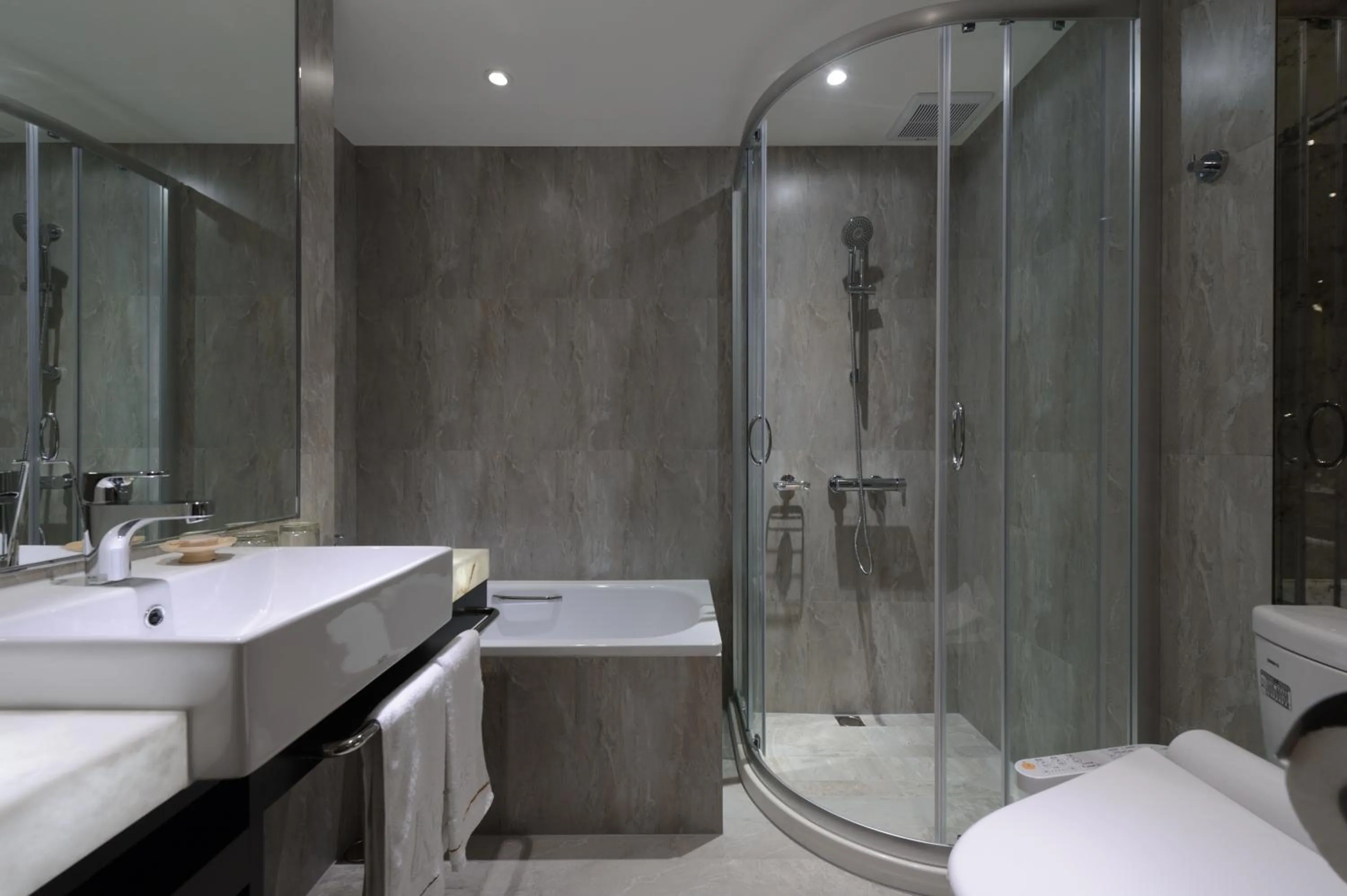 Shower in K Hotel Taipei Songjiang