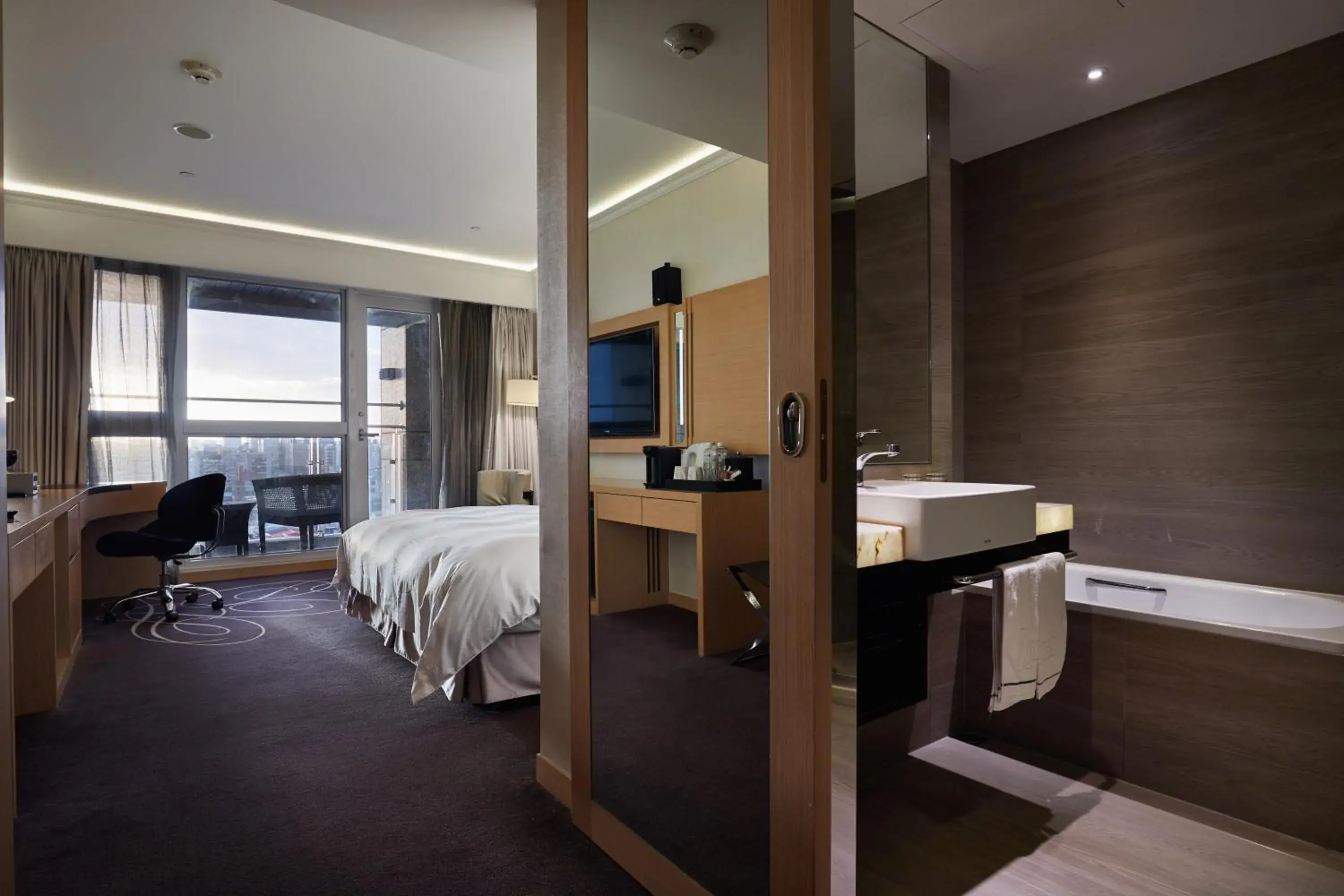 Bathroom, Bed in K Hotel Taipei Songjiang