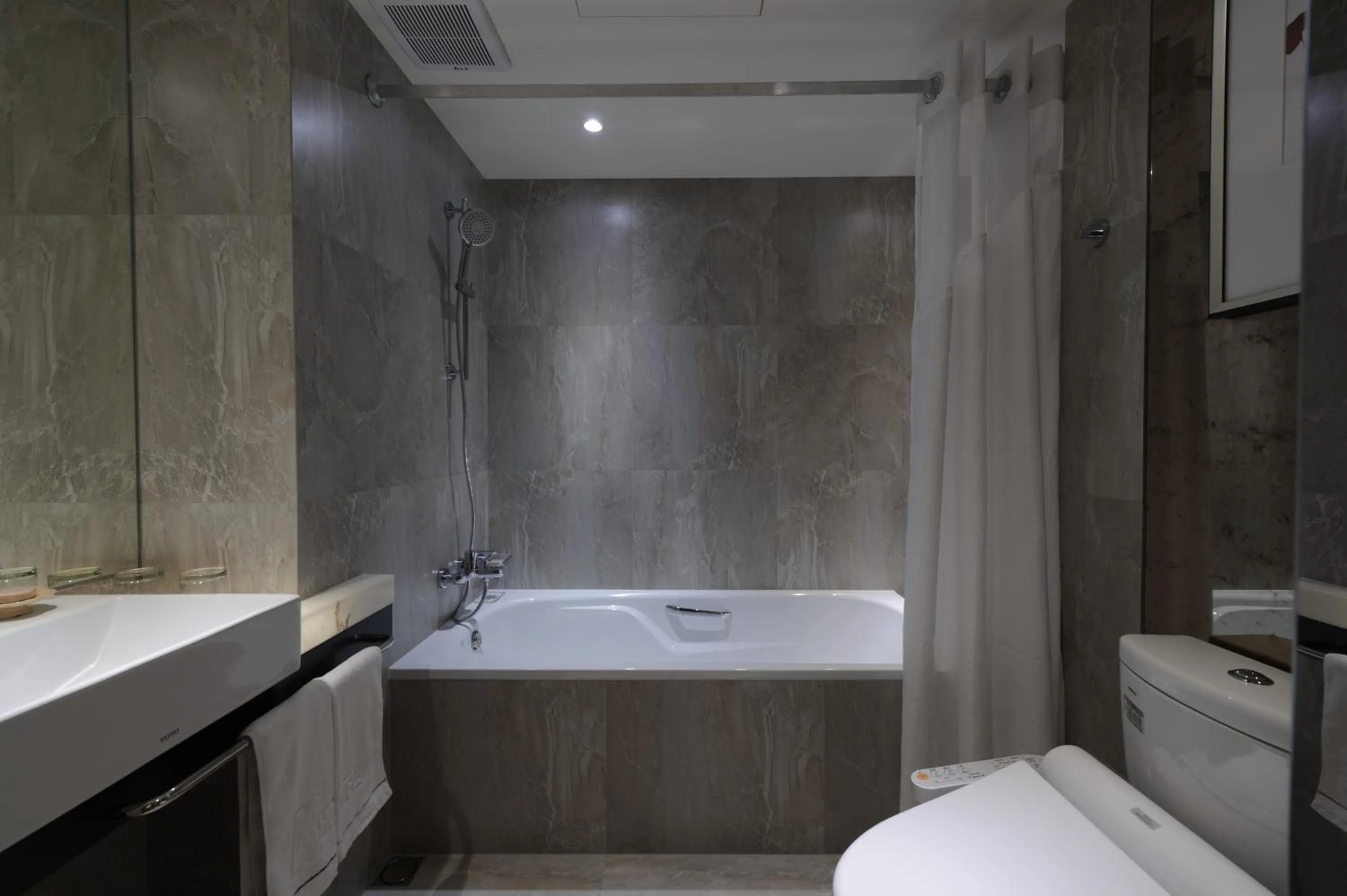 Shower in K Hotel Taipei Songjiang