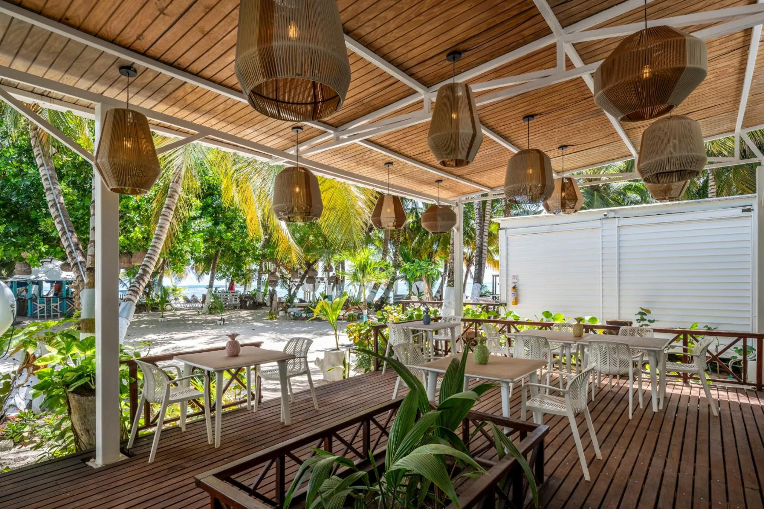 Restaurant/places to eat in Hotel Reina del Mar By Dorado