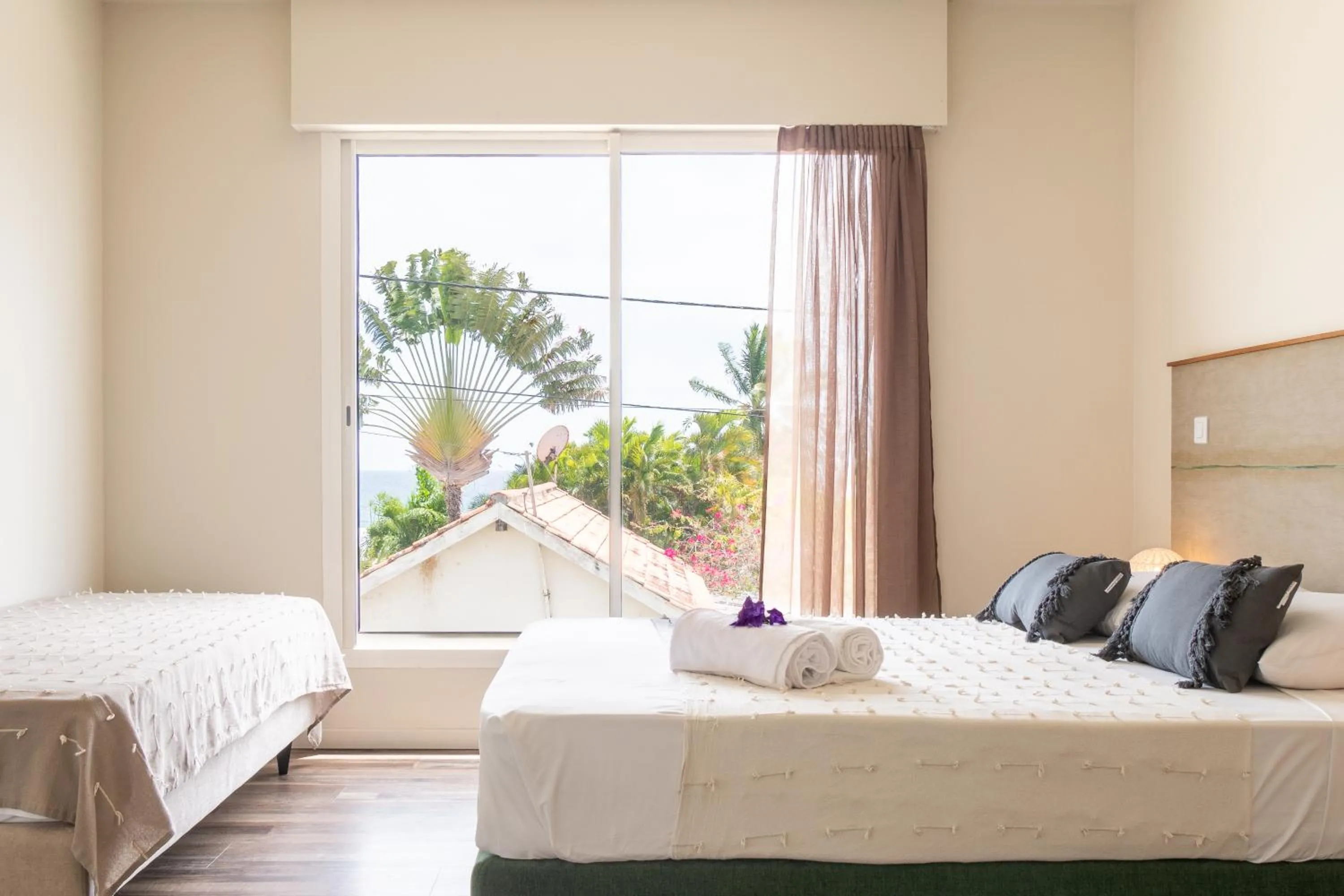 Bedroom, Bed in Hôtel Iloma