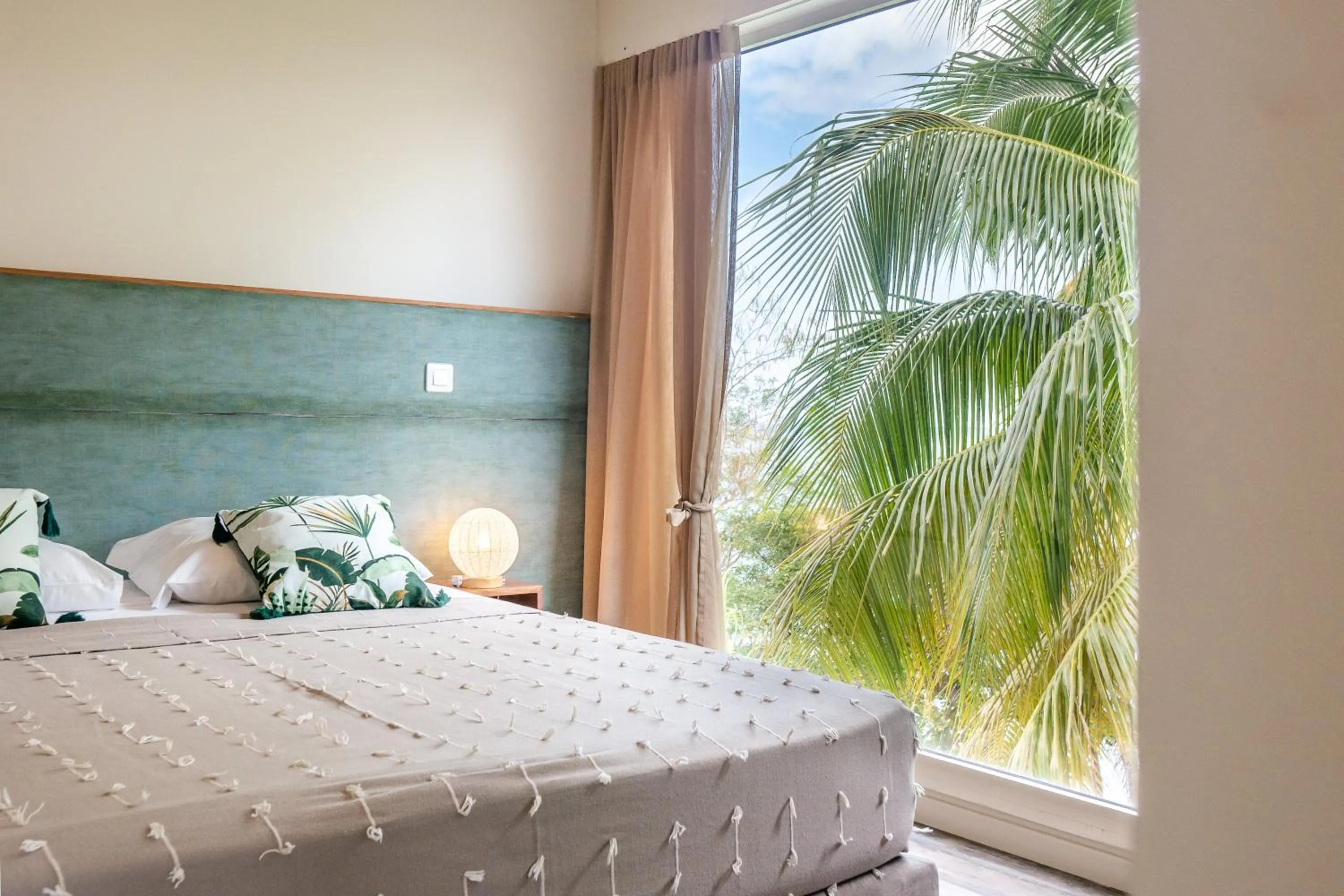 Photo of the whole room, Bed in Hôtel Iloma