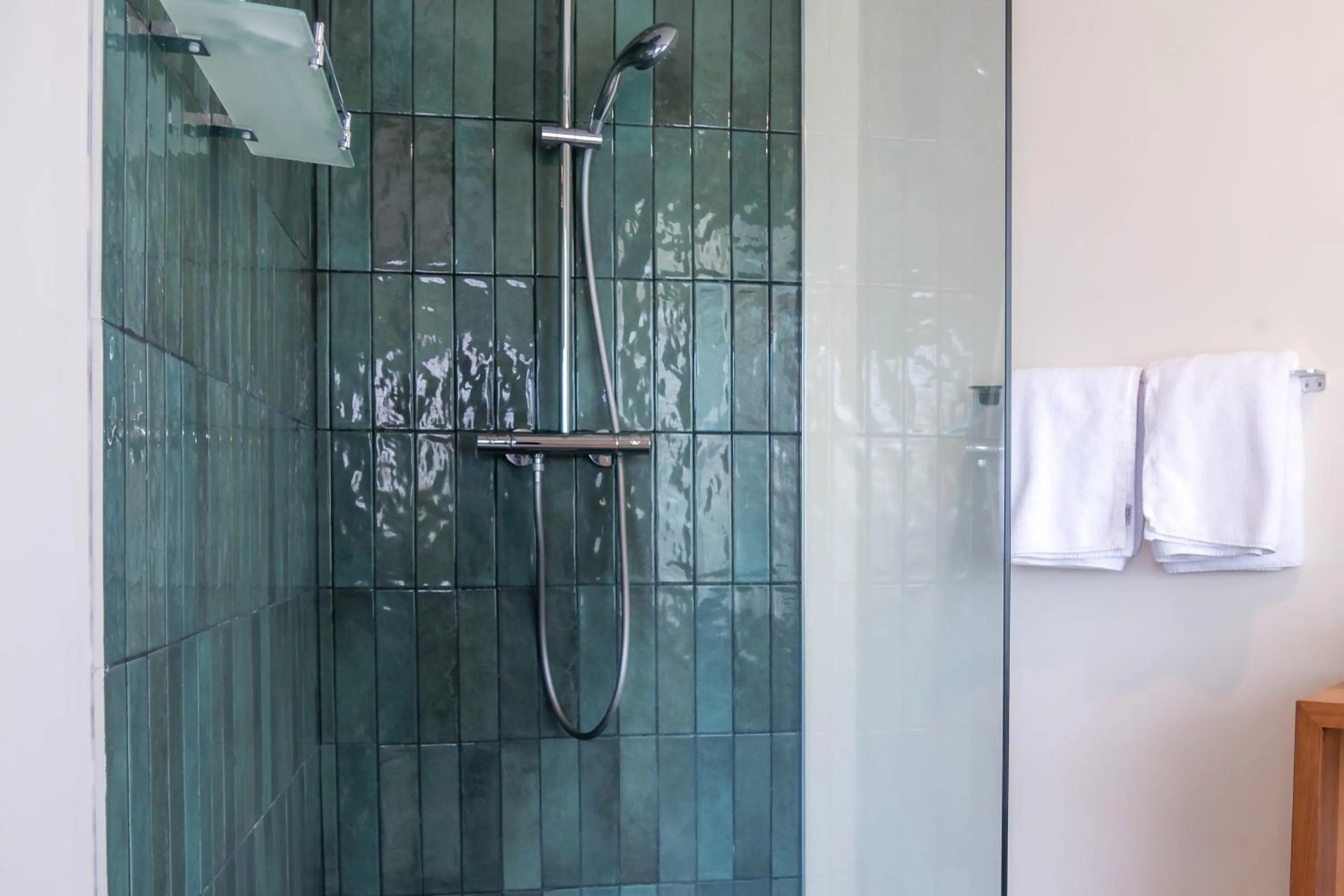 Shower in Hôtel Iloma